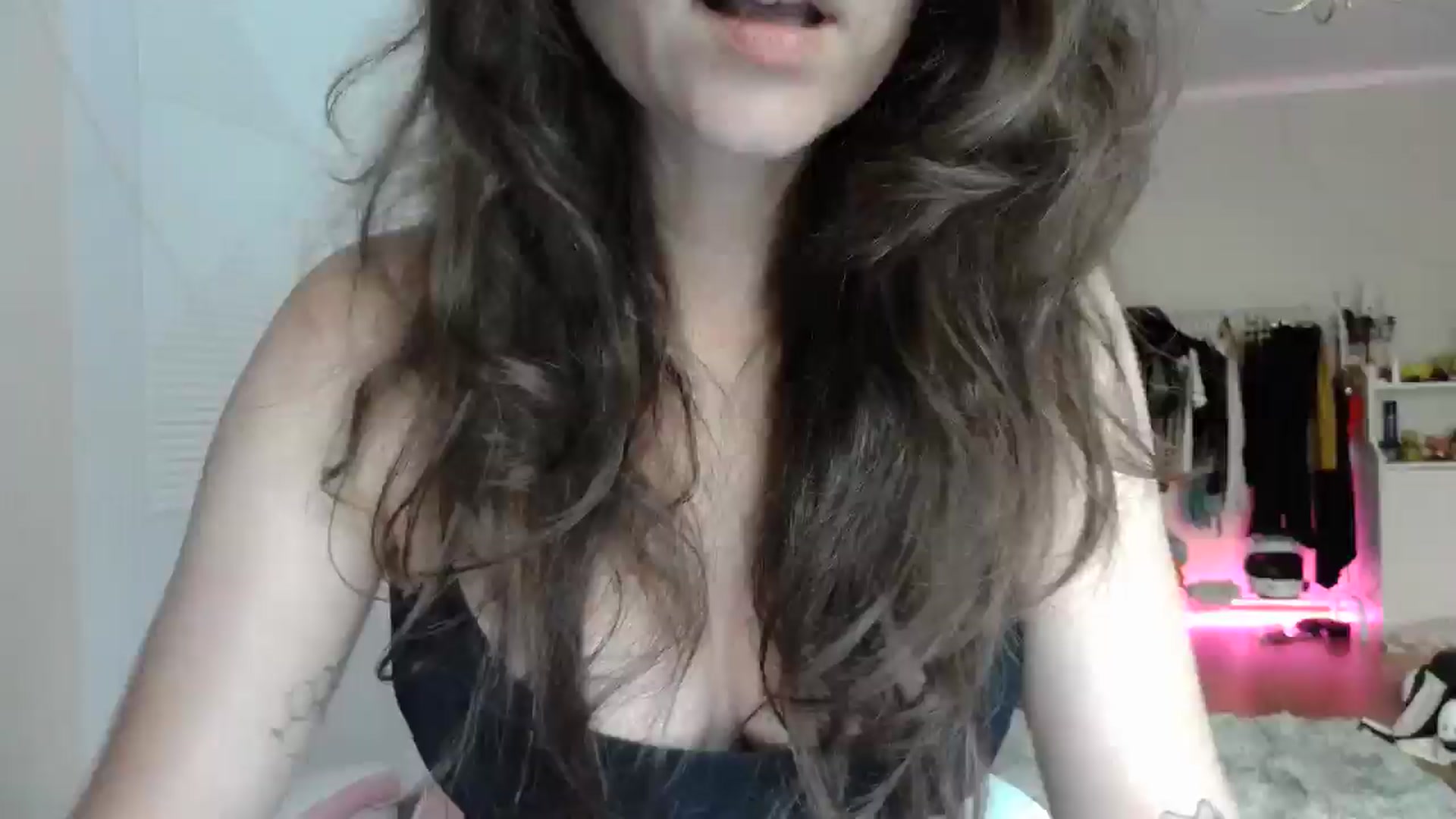 Gallery image thumbnail from Qi_ra's myfreecams stream on, 07/30/2025, 07:48 image 12 of 20
