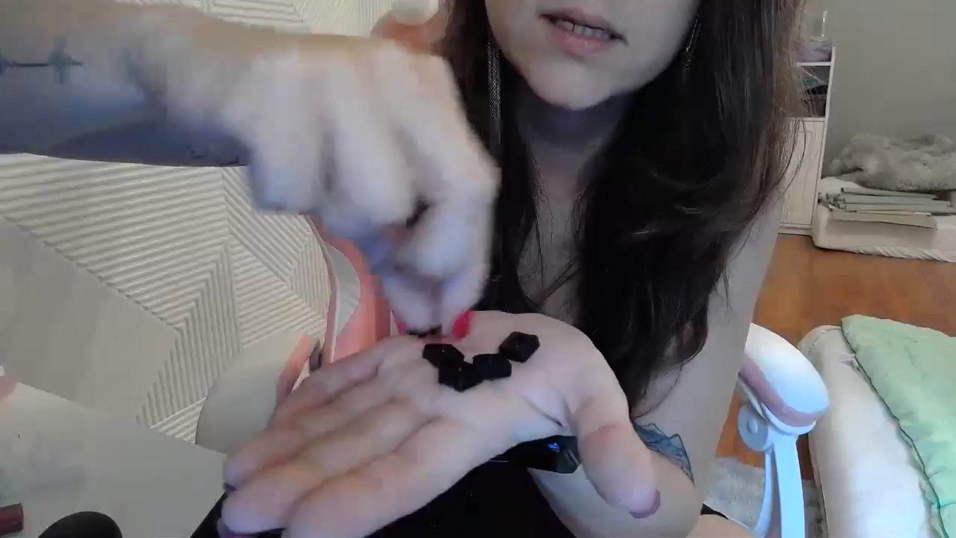 Gallery image thumbnail from Qi_ra's myfreecams stream on, 08/21/2025, 07:01 image 15 of 20
