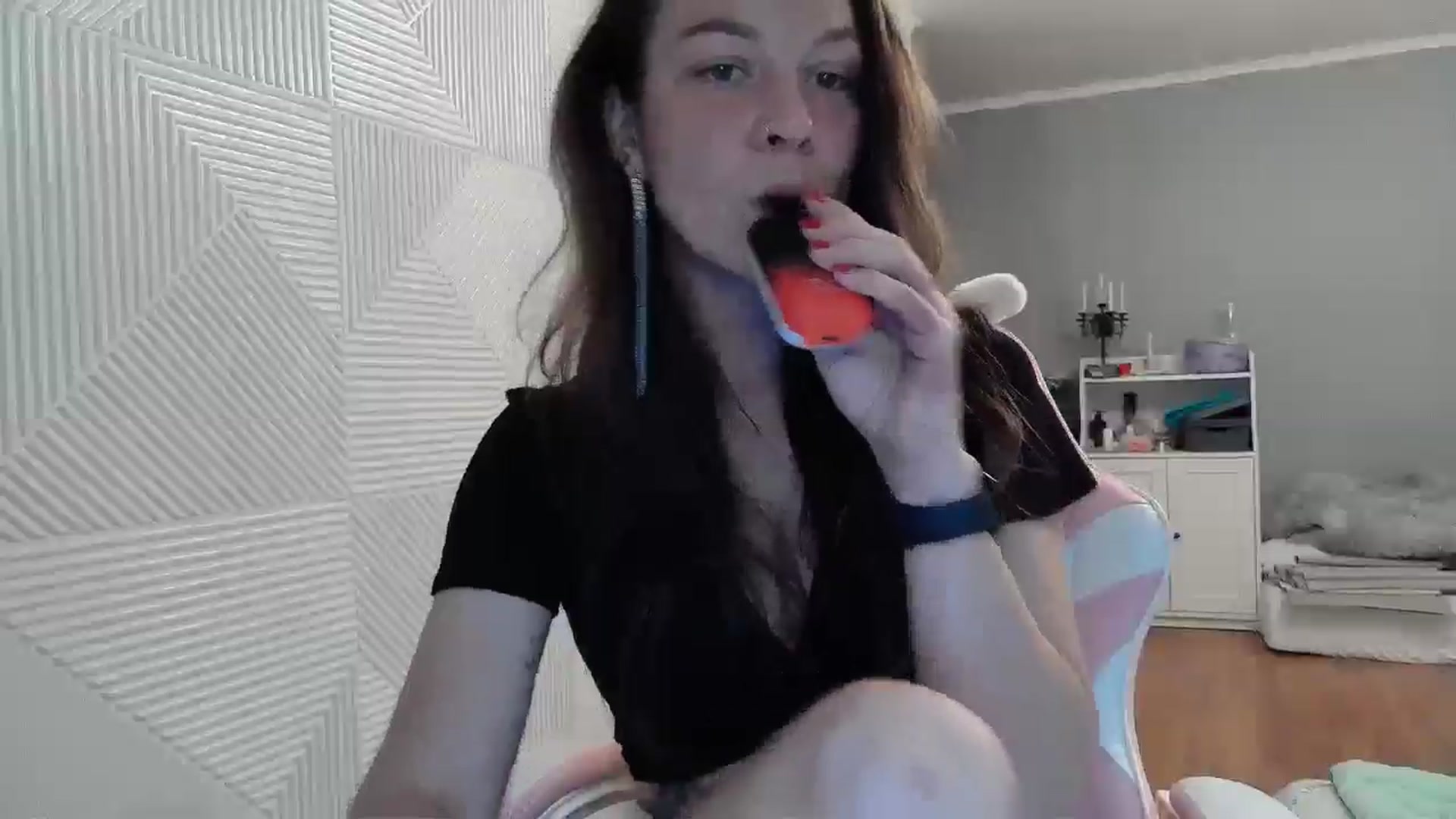 Gallery image thumbnail from Qi_ra's myfreecams stream on, 08/21/2025, 07:01 image 7 of 20