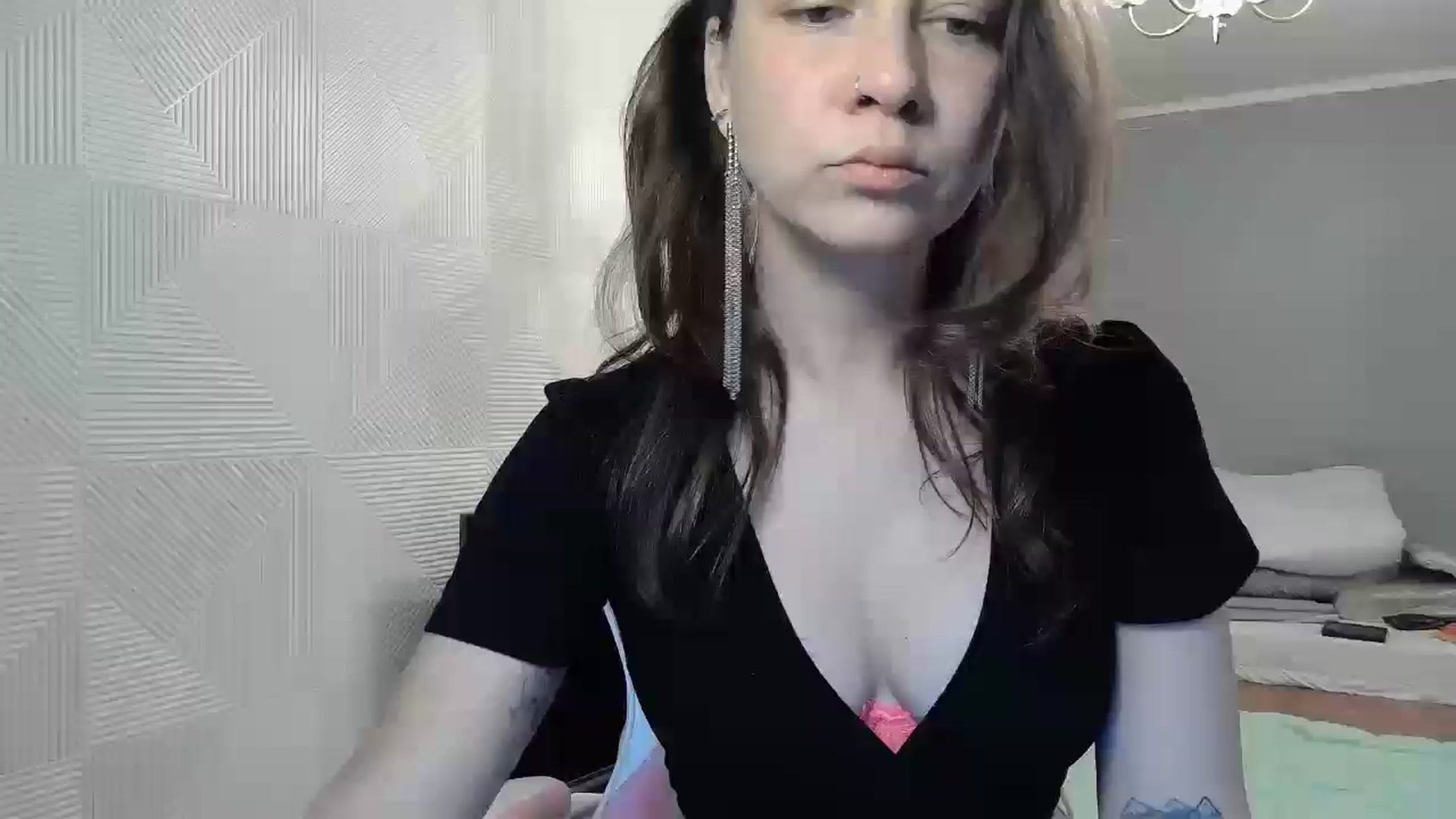 Gallery image thumbnail from Qi_ra's myfreecams stream on, 08/23/2025, 05:56 image 16 of 20