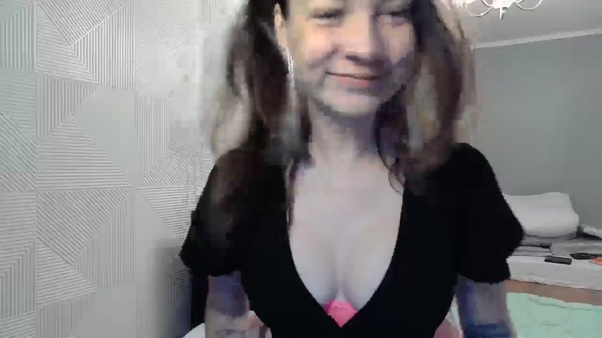 Gallery image thumbnail from Qi_ra's myfreecams stream on, 08/23/2025, 05:56 image 4 of 20