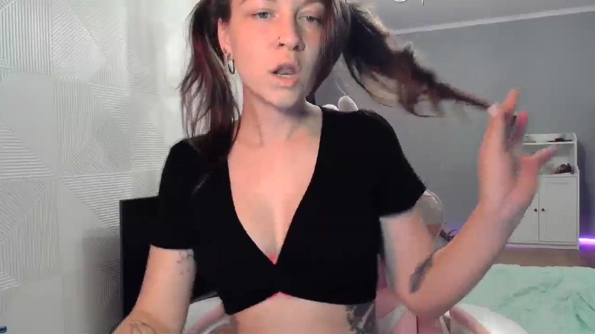 Gallery image thumbnail from Qi_ra's myfreecams stream on, 09/06/2025, 07:10 image 4 of 20