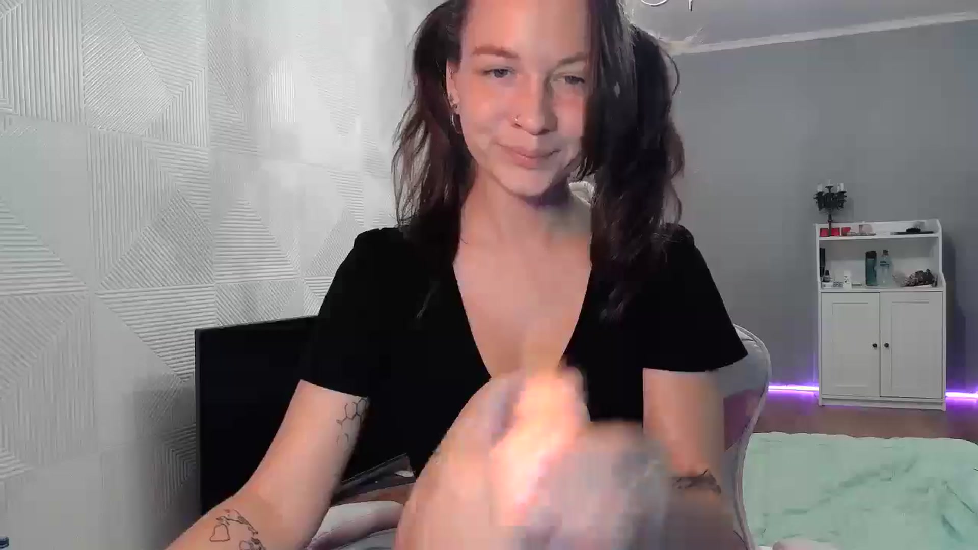 Gallery image thumbnail from Qi_ra's myfreecams stream on, 09/06/2025, 07:45 image 16 of 20