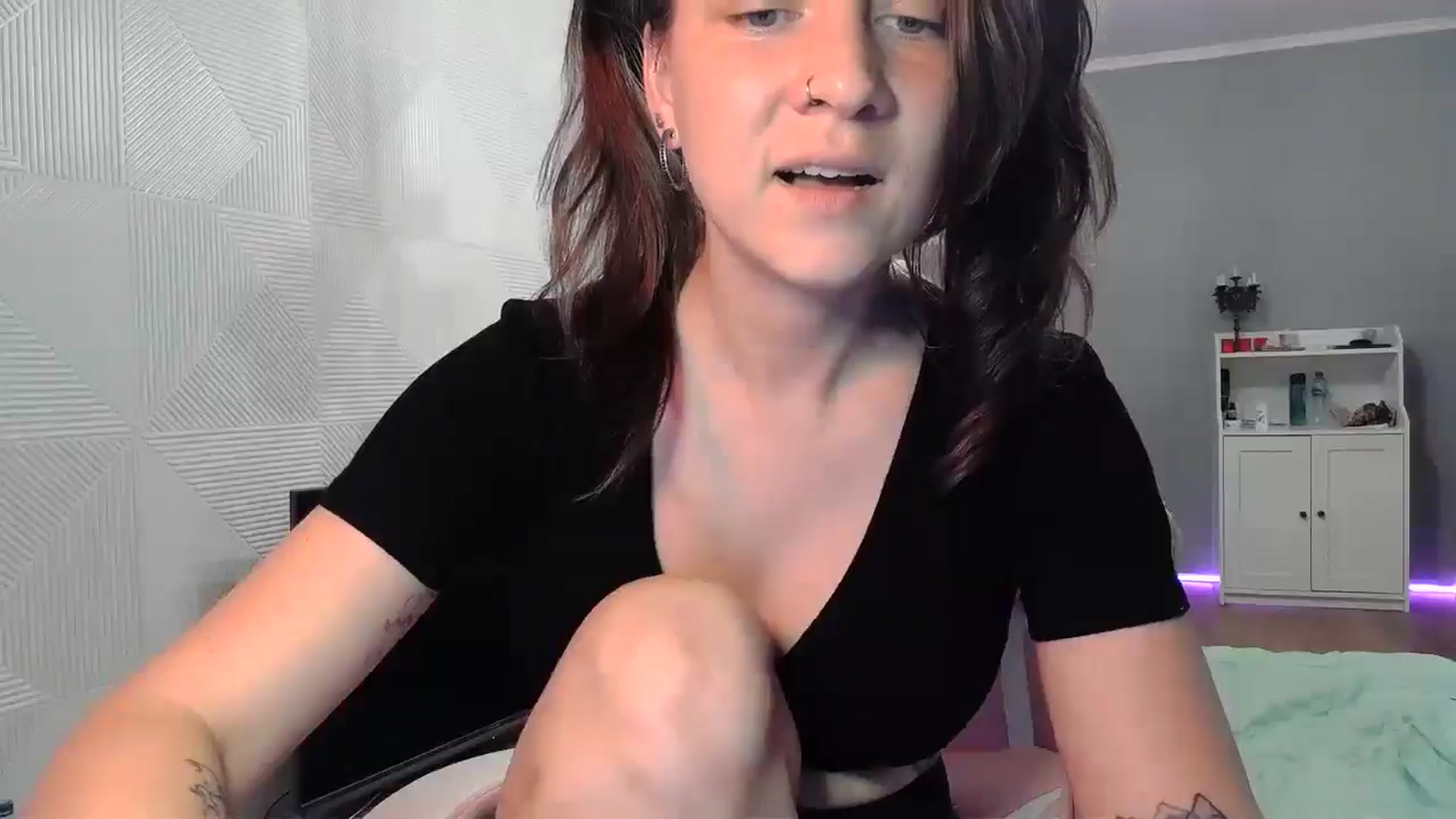 Gallery image thumbnail from Qi_ra's myfreecams stream on, 09/06/2025, 07:45 image 18 of 20
