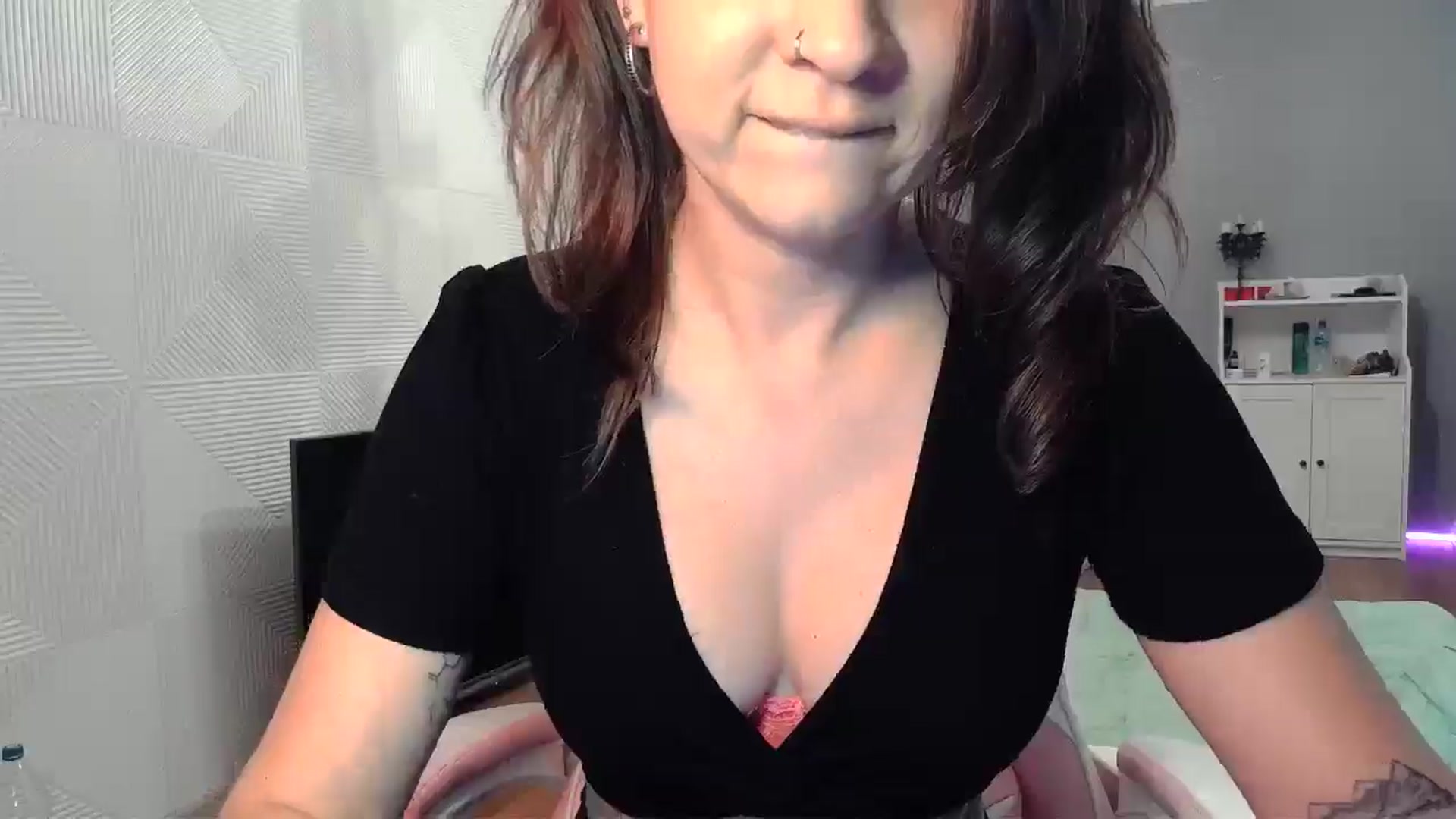 Gallery image thumbnail from Qi_ra's myfreecams stream on, 09/06/2025, 08:18 image 4 of 20