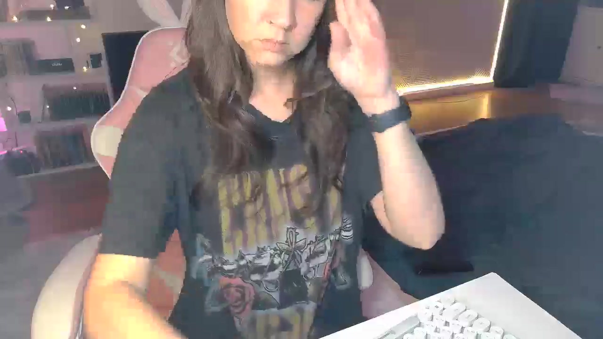 Gallery image thumbnail from Qi_ra's myfreecams stream on, 10/16/2025, 18:16 image 11 of 20