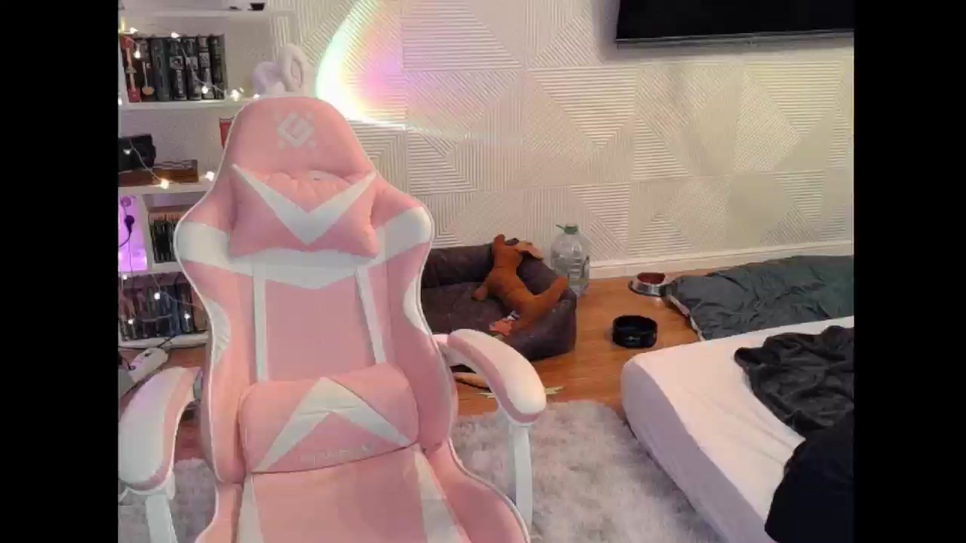 Gallery image thumbnail from Qi_ra's myfreecams stream on, 11/21/2025, 23:37 image 15 of 20