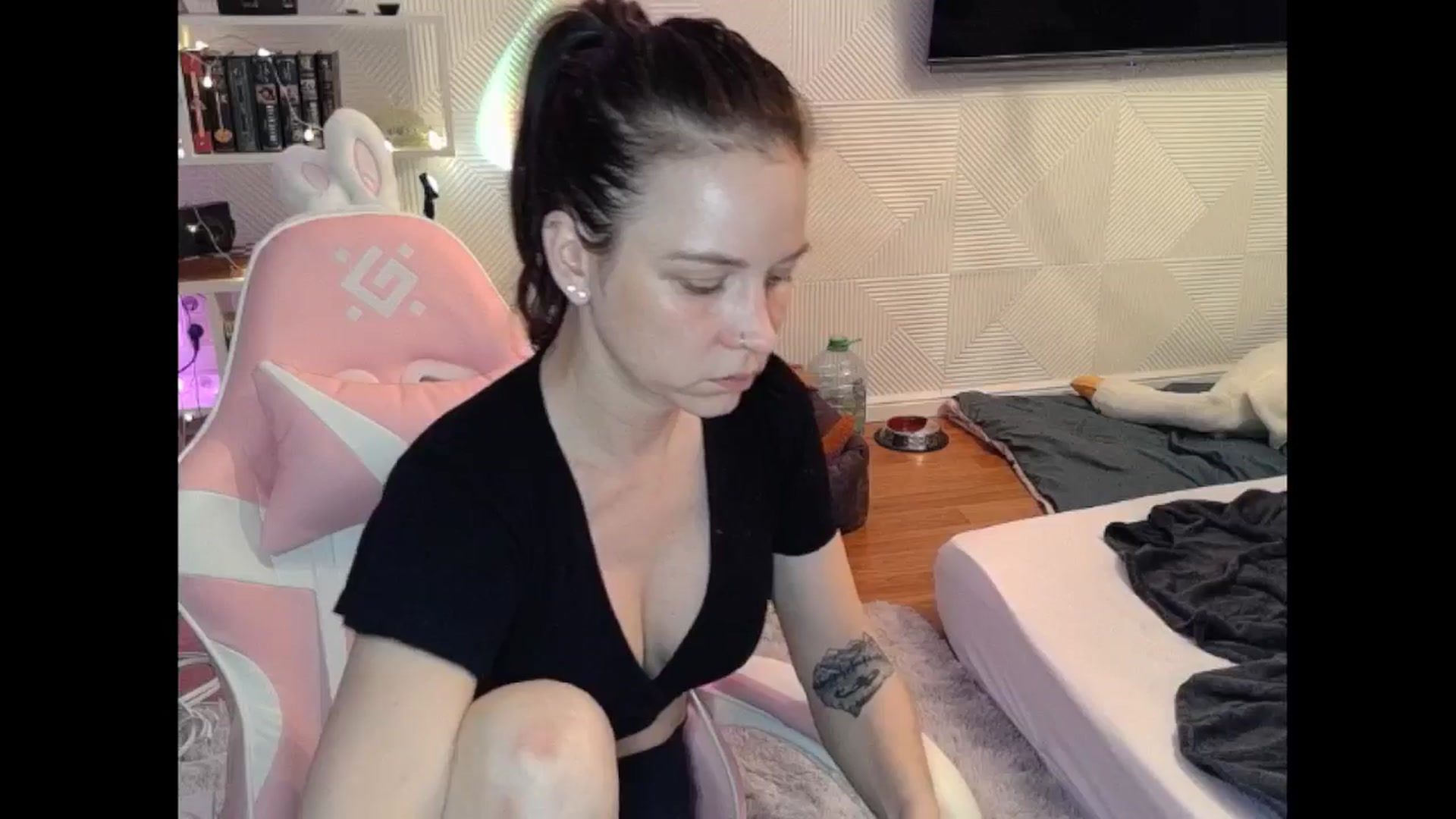 Gallery image thumbnail from Qi_ra's myfreecams stream on, 11/21/2025, 23:37 image 17 of 20