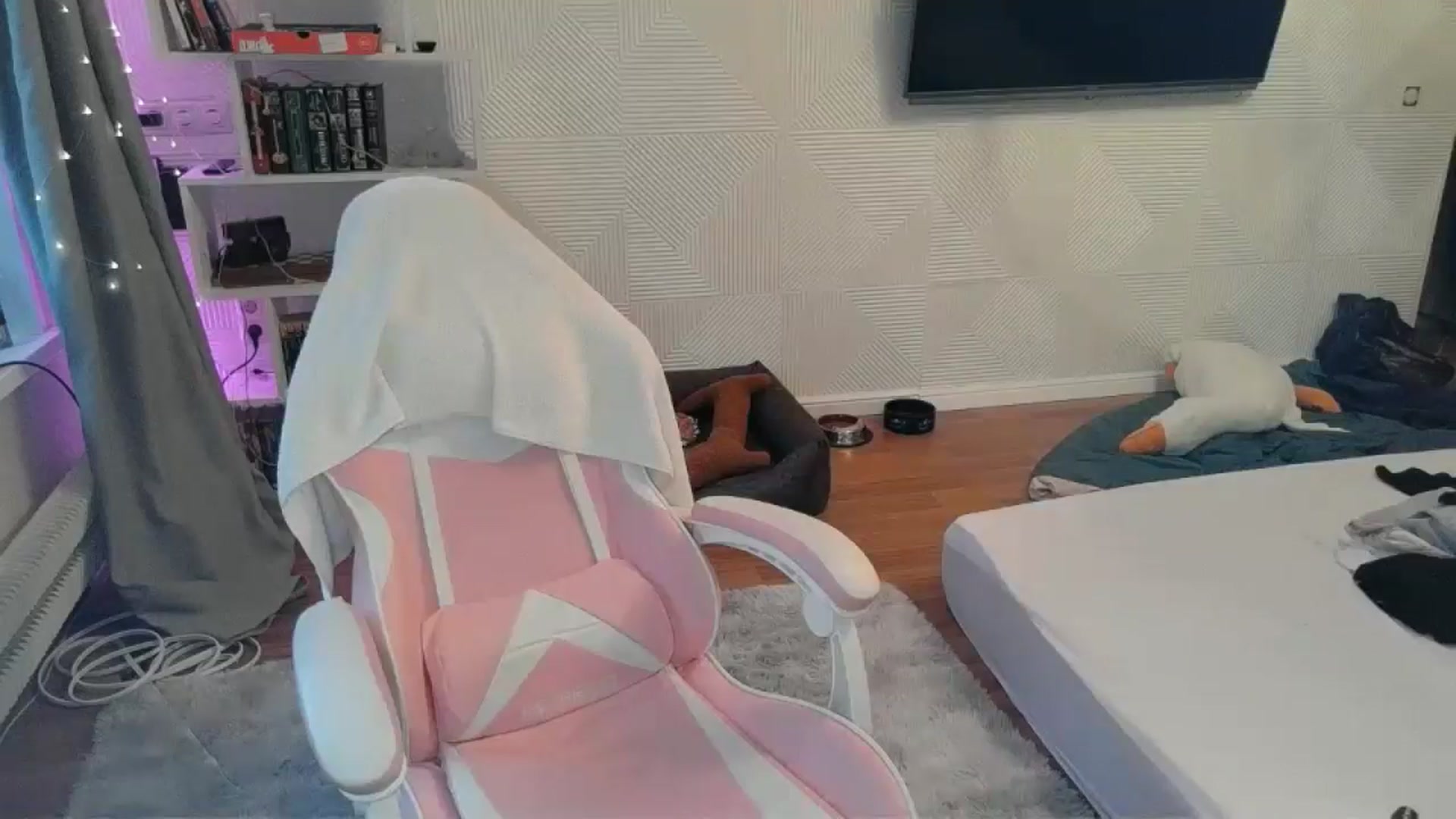 Gallery image thumbnail from Qi_ra's myfreecams stream on, 11/24/2025, 10:24 image 16 of 20