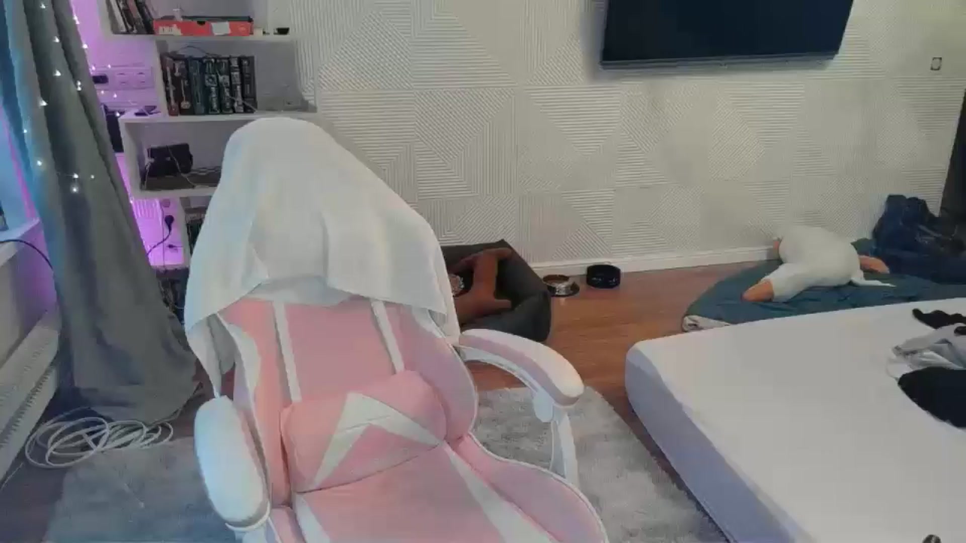 Gallery image thumbnail from Qi_ra's myfreecams stream on, 11/24/2025, 10:24 image 15 of 20