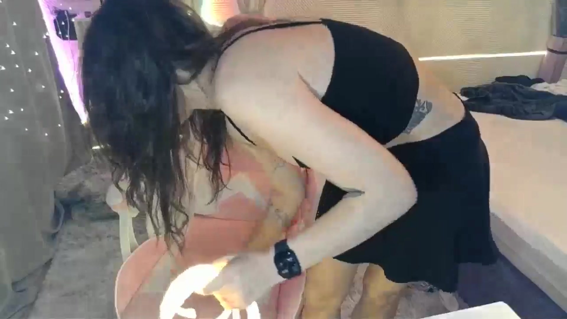 Gallery image thumbnail from Qi_ra's myfreecams stream on, 12/04/2025, 21:34 image 3 of 20