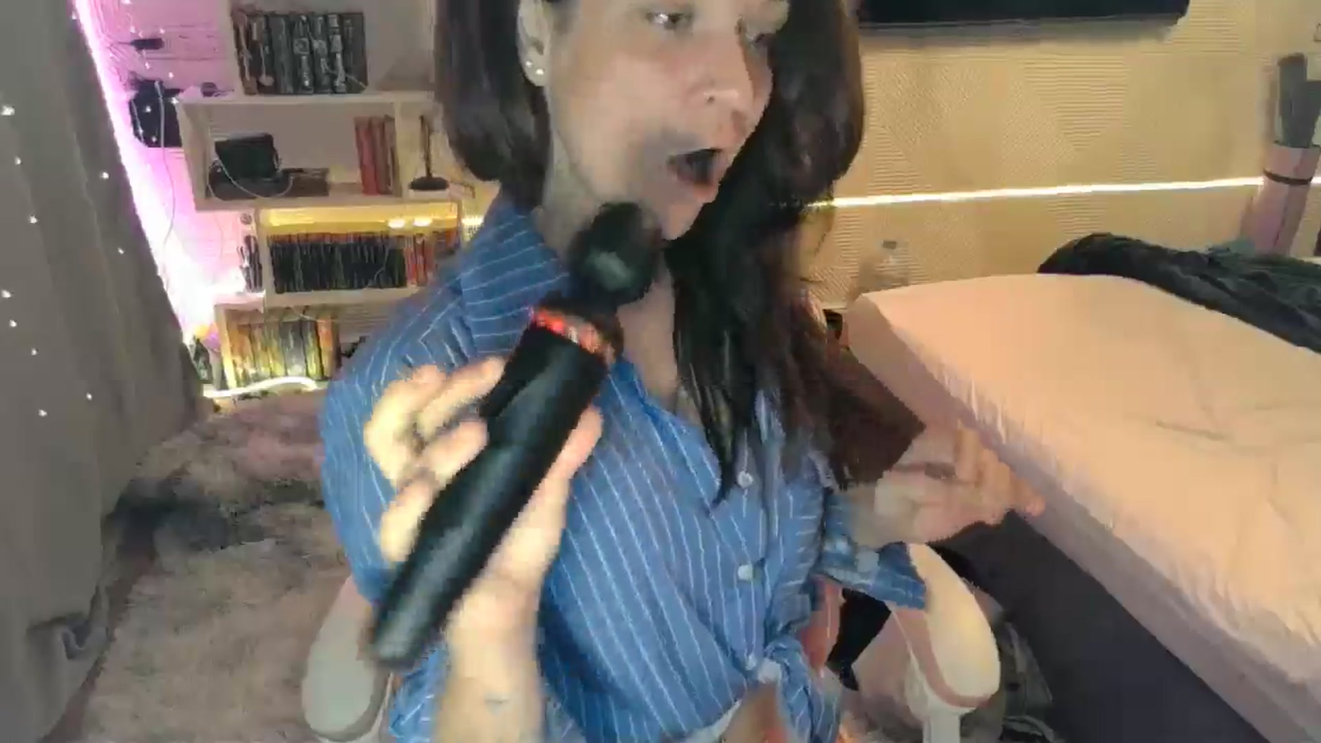 Gallery image thumbnail from Qi_ra's myfreecams stream on, 12/05/2025, 20:50 image 5 of 20