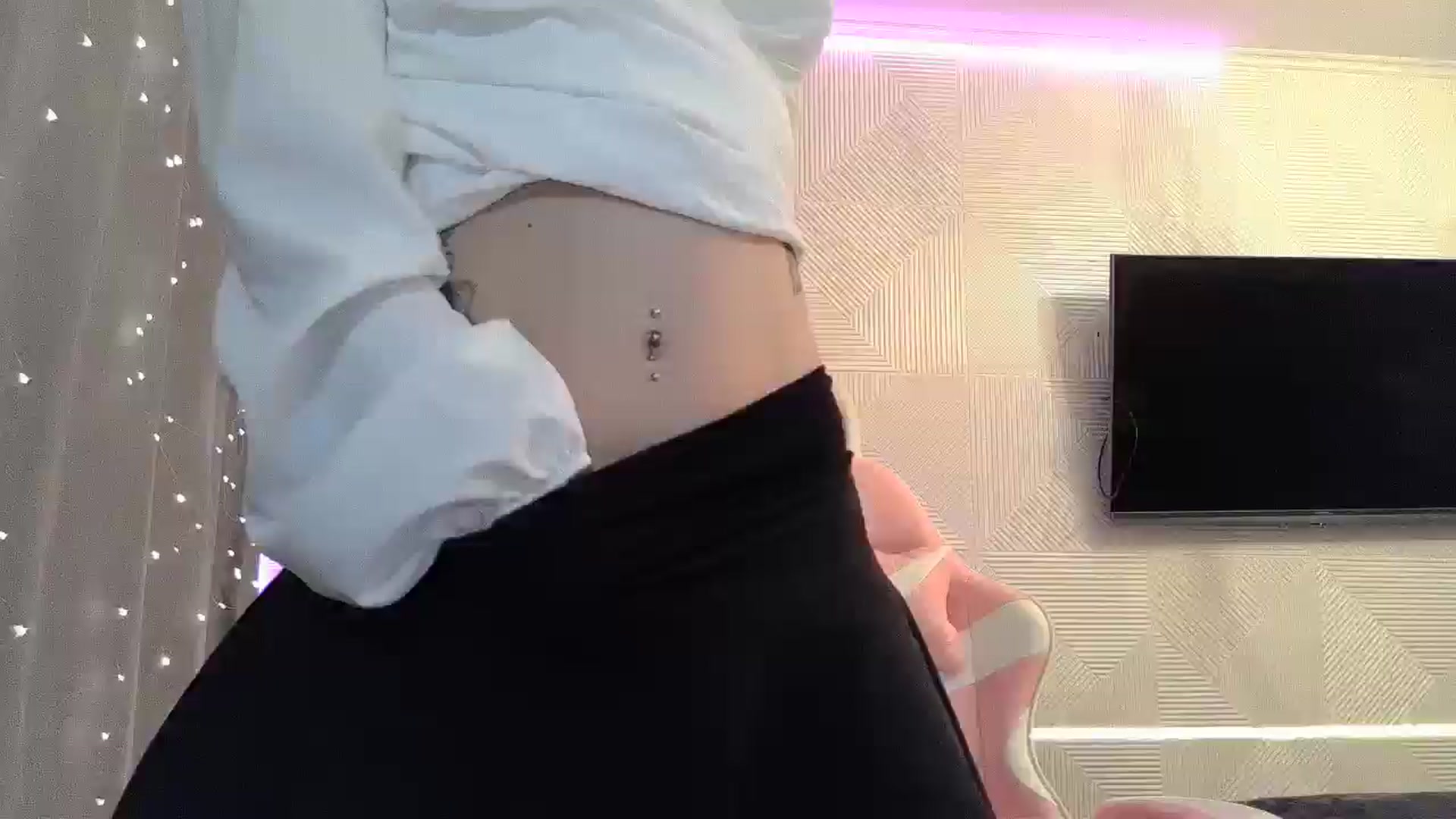 Gallery image thumbnail from Qi_ra's myfreecams stream on, 12/14/2025, 22:30 image 1 of 20