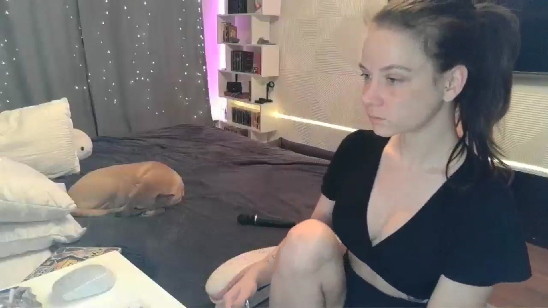 Gallery image thumbnail from Qi_ra's myfreecams stream on, 12/21/2025, 05:05 image 11 of 20