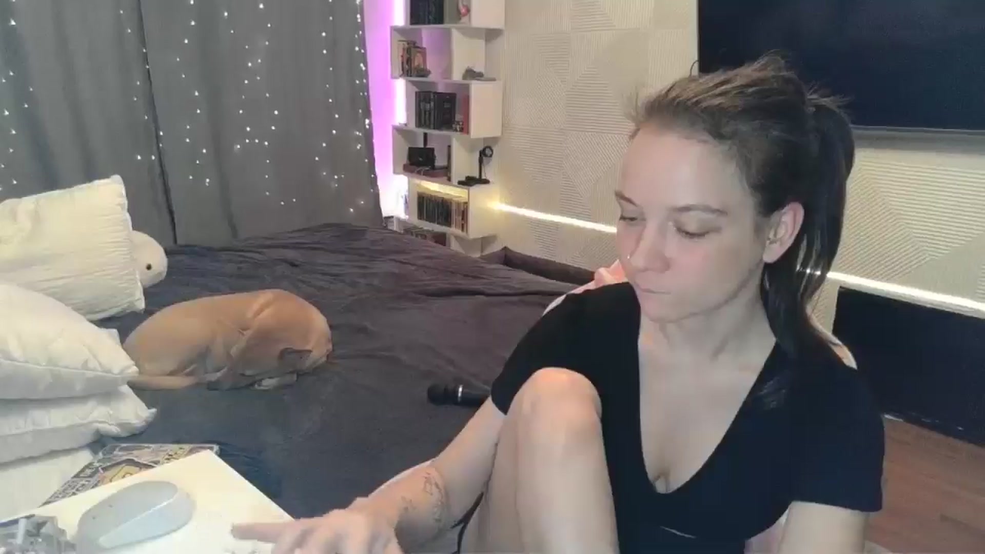 Gallery image thumbnail from Qi_ra's myfreecams stream on, 12/21/2025, 05:05 image 10 of 20