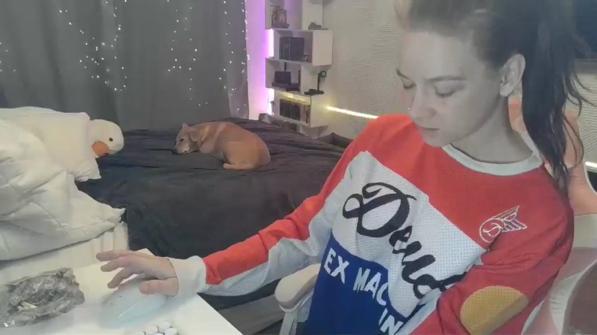 Gallery image thumbnail from Qi_ra's myfreecams stream on, 12/22/2025, 24:30 image 3 of 20