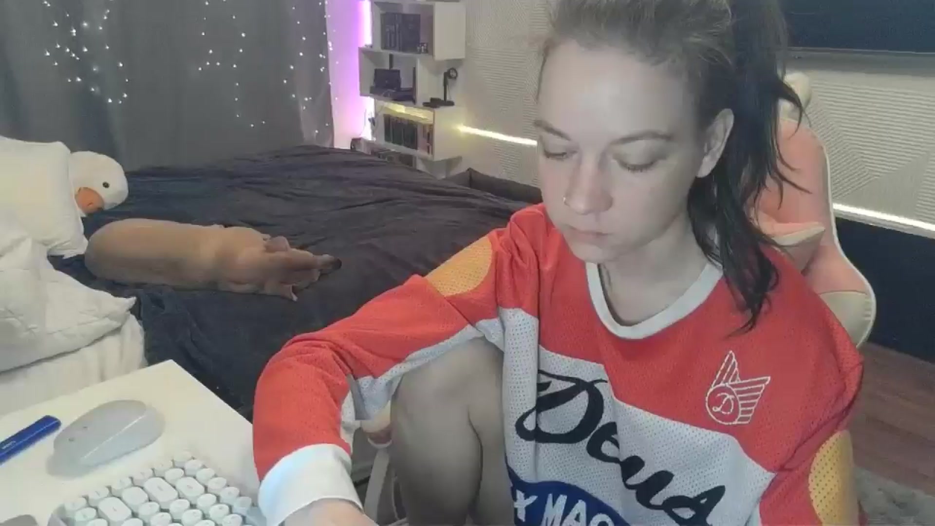 Gallery image thumbnail from Qi_ra's myfreecams stream on, 12/22/2025, 24:30 image 17 of 20