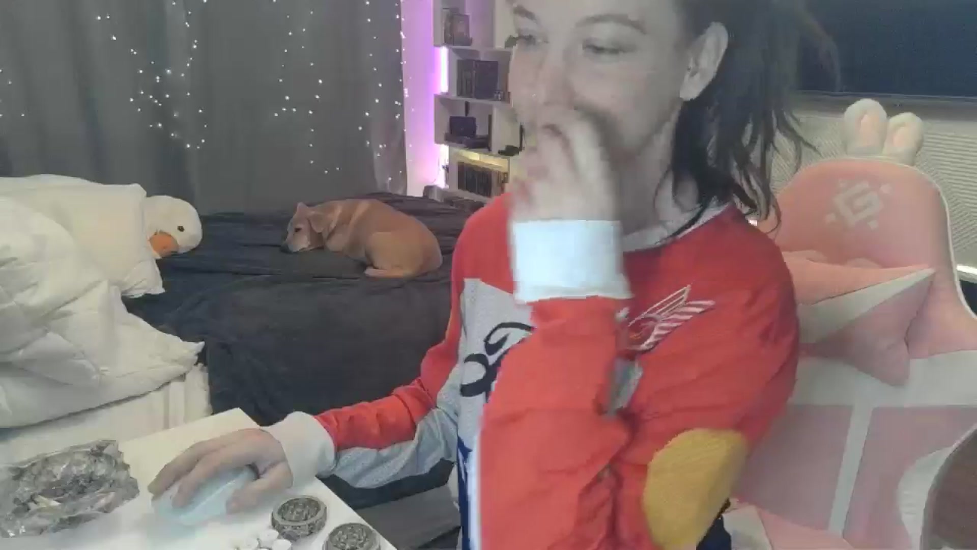 Gallery image thumbnail from Qi_ra's myfreecams stream on, 12/22/2025, 24:30 image 2 of 20