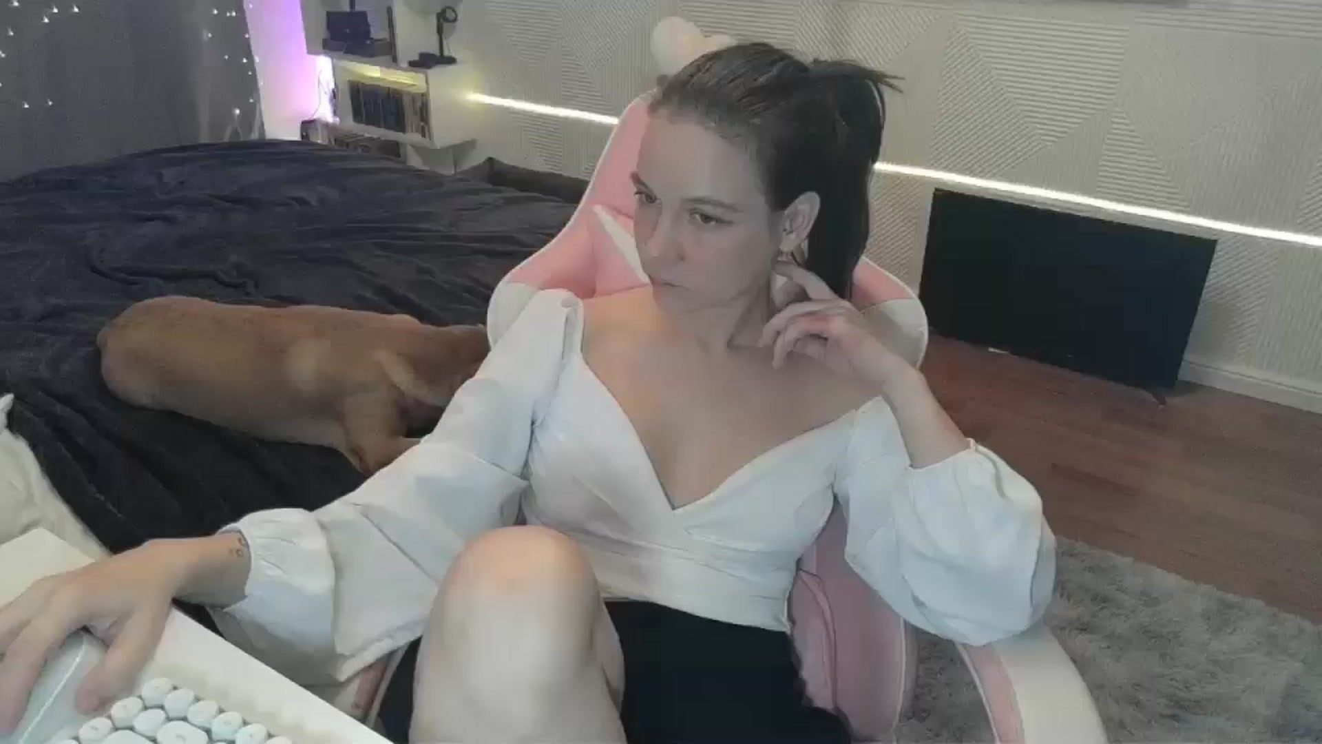 Gallery image thumbnail from Qi_ra's myfreecams stream on, 12/22/2025, 22:44 image 1 of 20