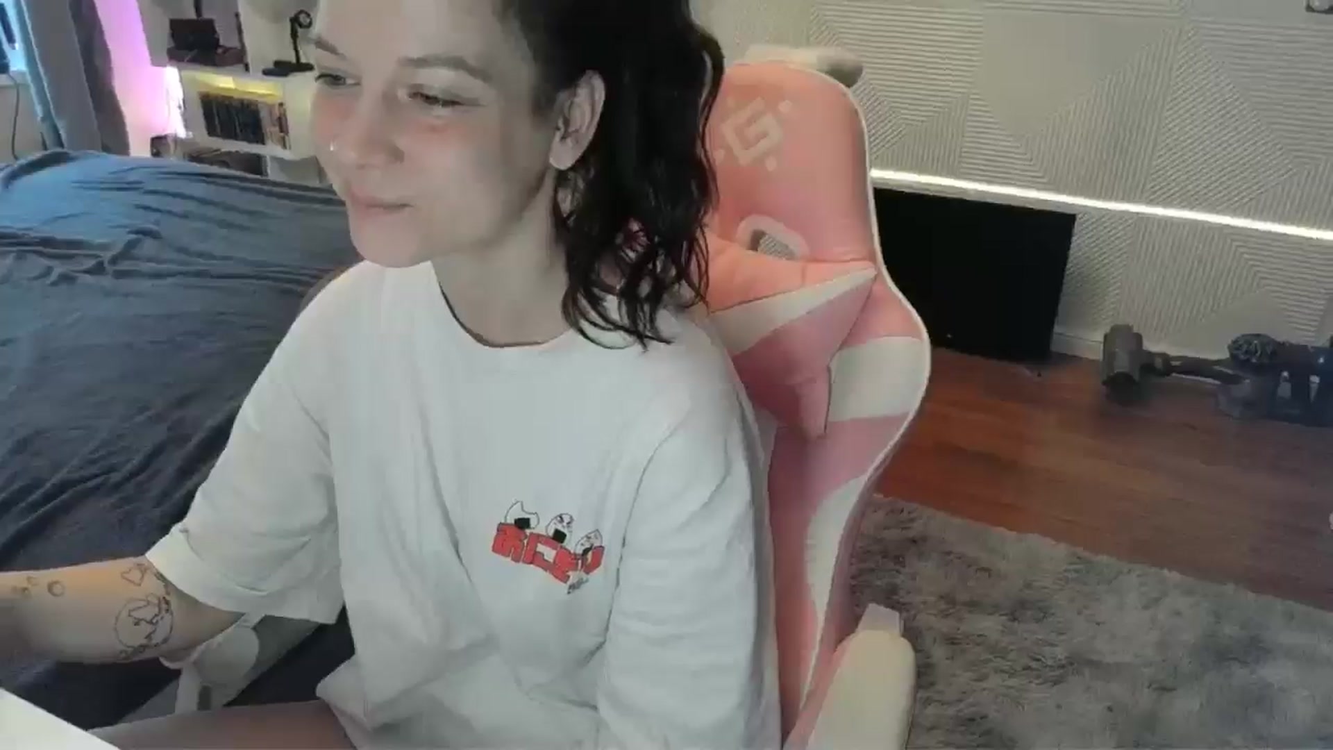 Gallery image thumbnail from Qi_ra's myfreecams stream on, 12/28/2025, 09:49 image 6 of 20