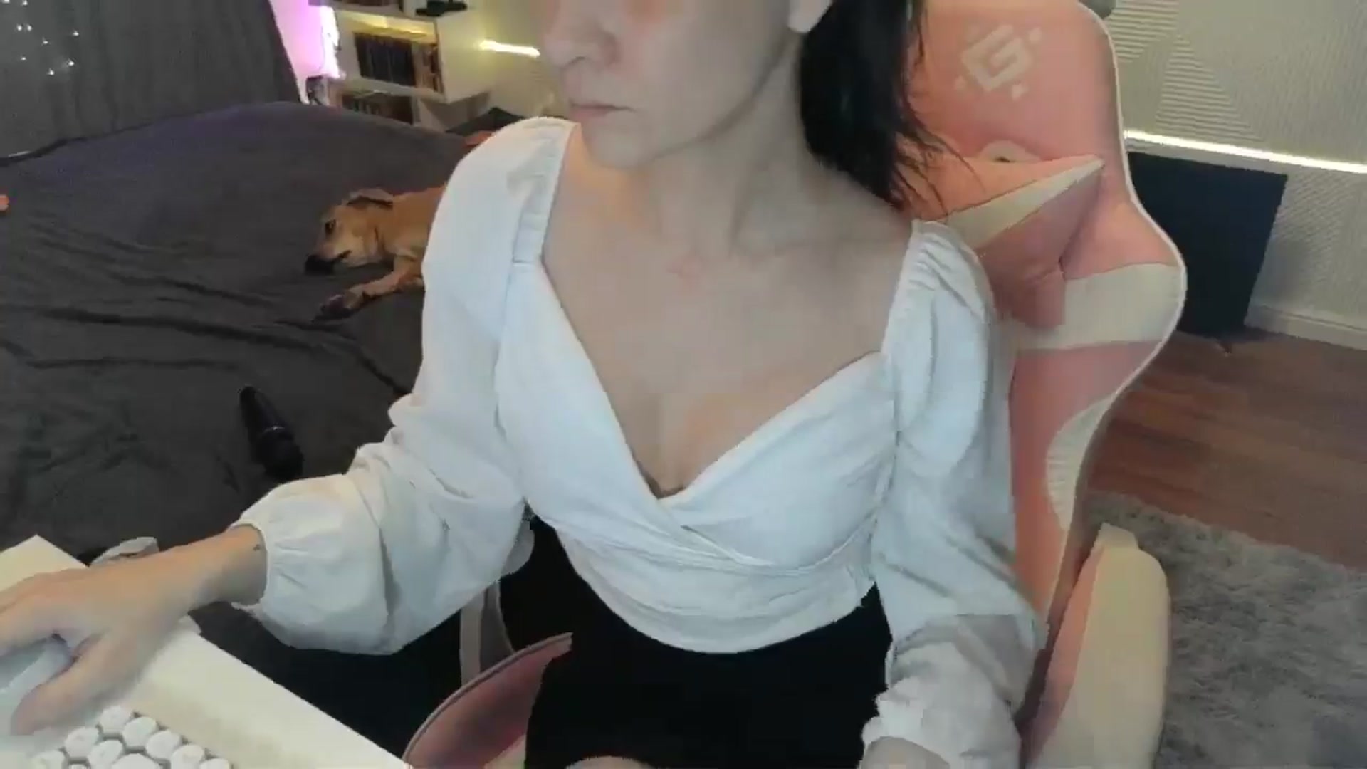 Gallery image thumbnail from Qi_ra's myfreecams stream on, 12/31/2025, 18:51 image 7 of 20