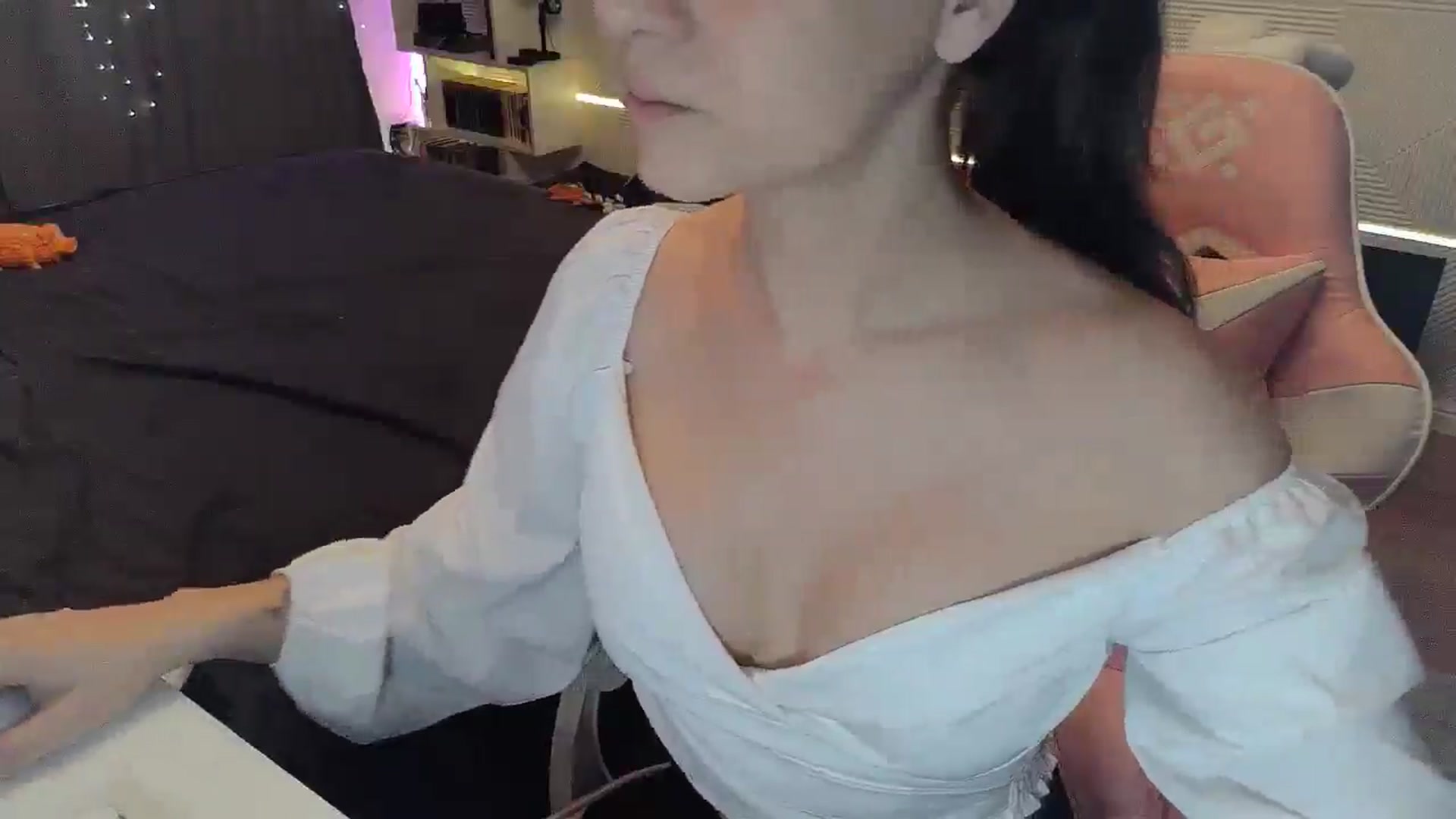 Gallery image thumbnail from Qi_ra's myfreecams stream on, 12/31/2025, 20:53 image 8 of 20