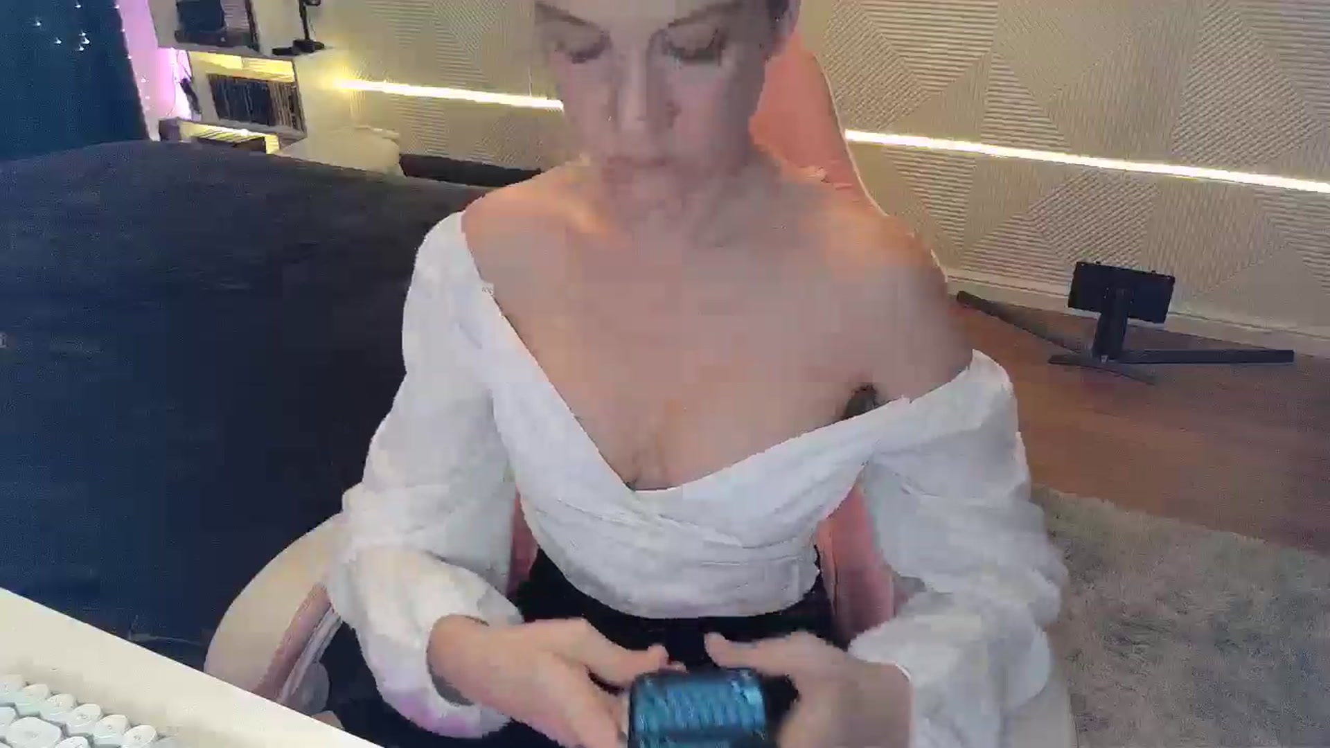 Gallery image thumbnail from Qi_ra's myfreecams stream on, 02/15/2026, 18:15 image 7 of 20