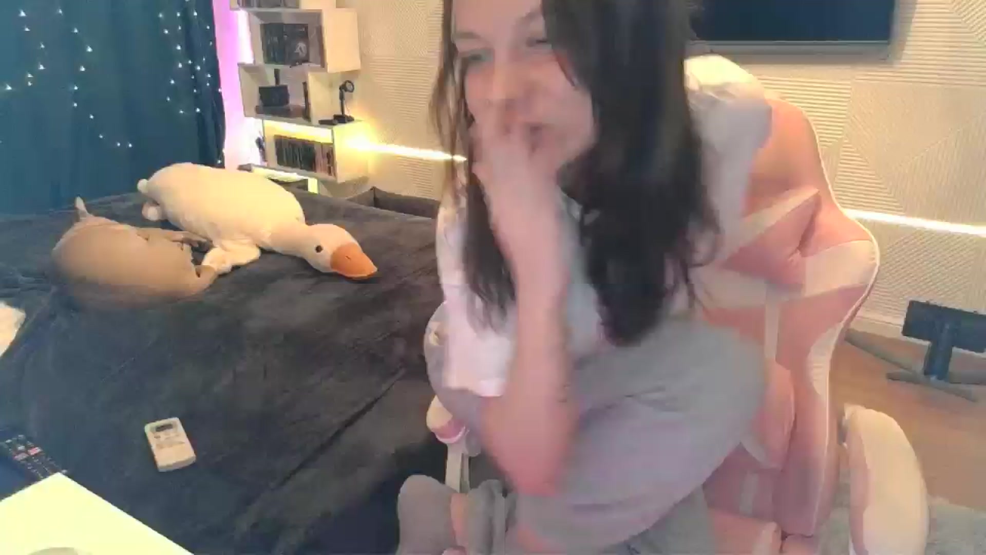 Gallery image thumbnail from Qi_ra's myfreecams stream on, 02/16/2026, 19:27 image 13 of 20