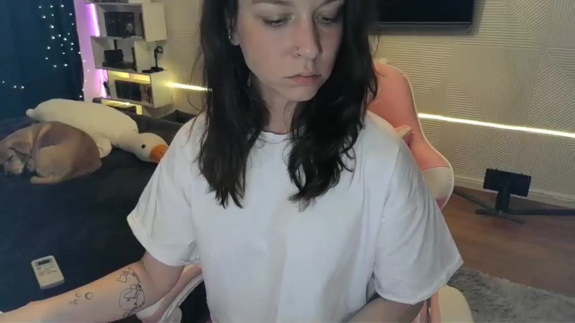 Gallery image thumbnail from Qi_ra's myfreecams stream on, 02/16/2026, 19:50 image 15 of 20