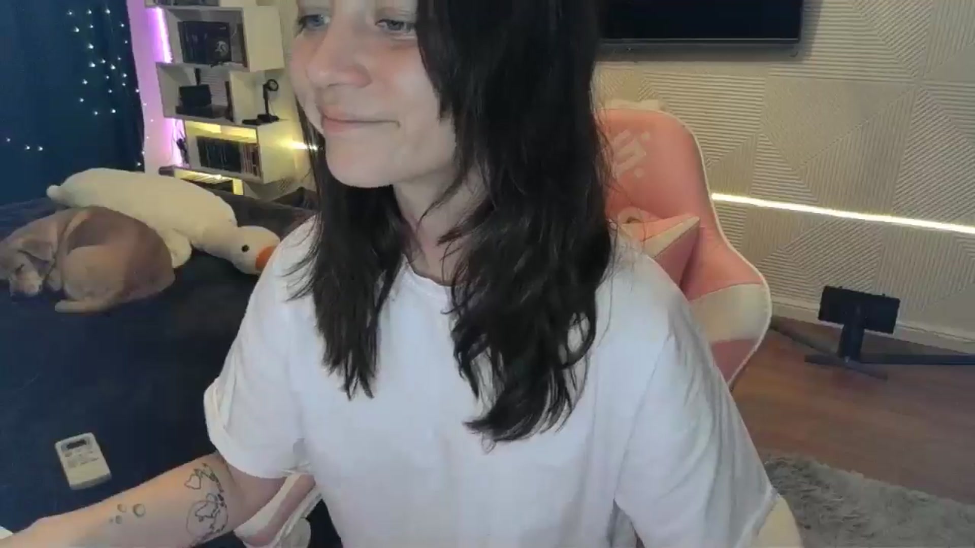 Gallery image thumbnail from Qi_ra's myfreecams stream on, 02/16/2026, 19:50 image 16 of 20
