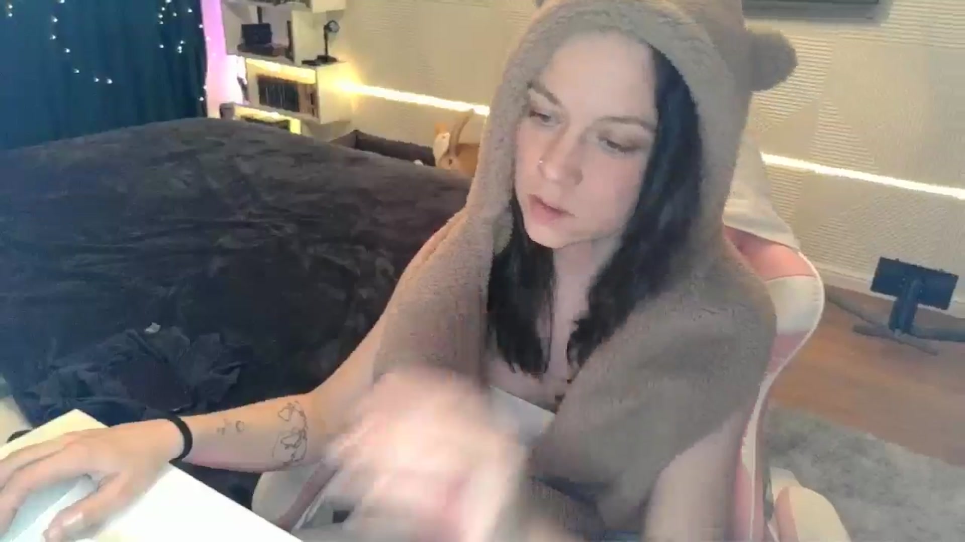 Gallery image thumbnail from Qi_ra's myfreecams stream on, 02/17/2026, 21:26 image 20 of 20