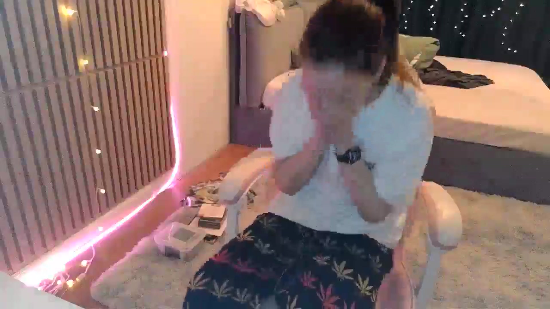 Gallery image thumbnail from Qi_ra's myfreecams stream on, 02/23/2026, 20:13 image 9 of 20