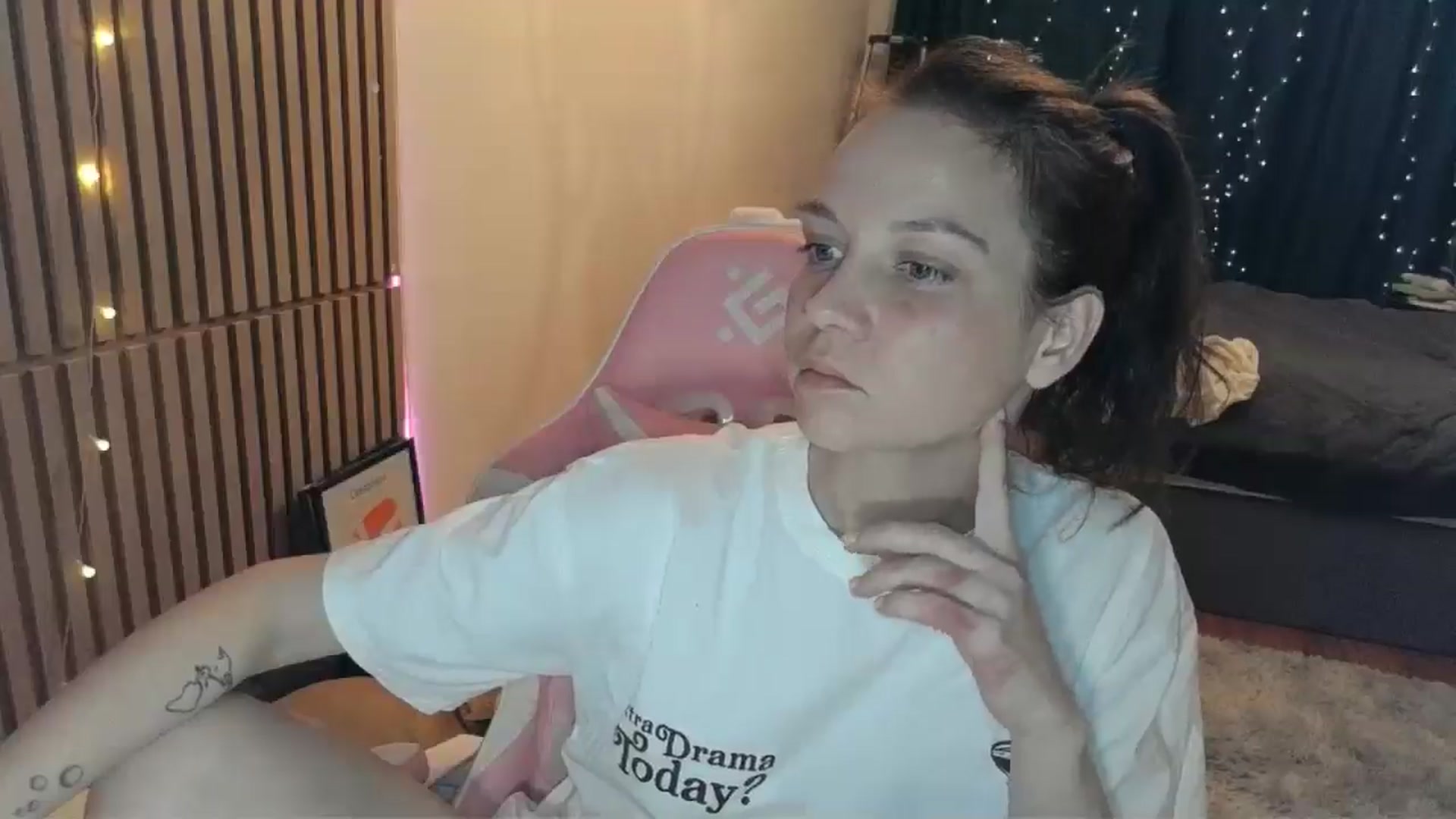 Gallery image thumbnail from Qi_ra's myfreecams stream on, 02/28/2026, 20:11 image 19 of 20