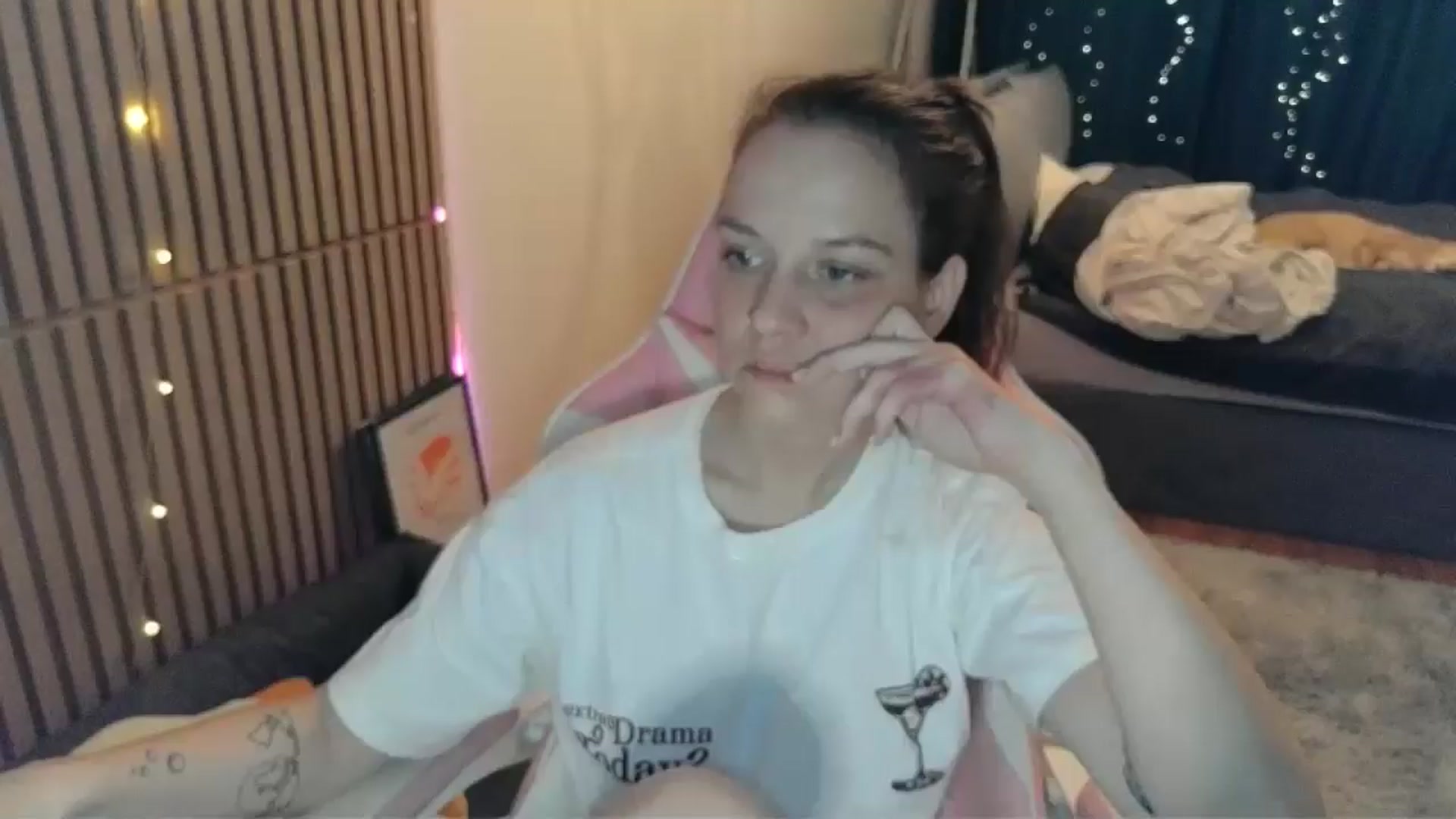 Gallery image thumbnail from Qi_ra's myfreecams stream on, 03/01/2026, 24:15 image 7 of 20
