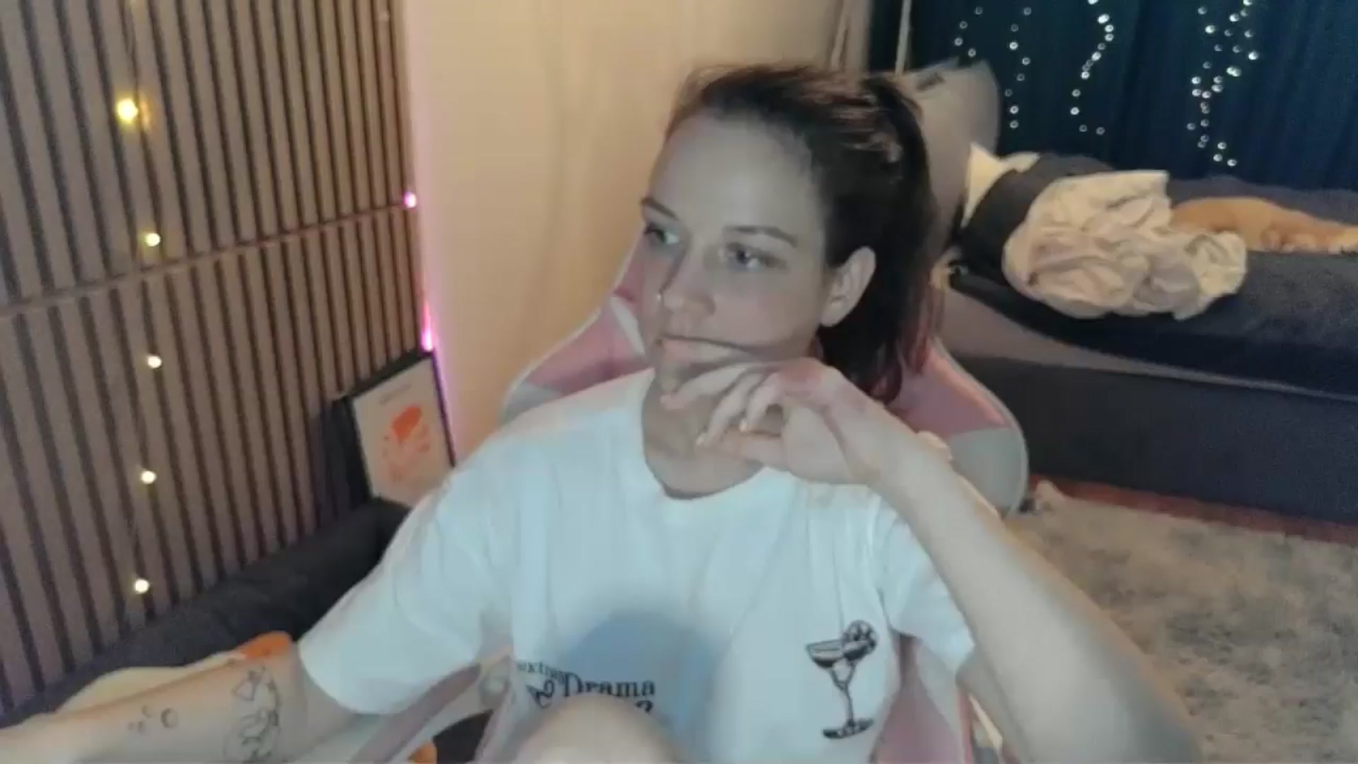 Gallery image thumbnail from Qi_ra's myfreecams stream on, 03/01/2026, 24:15 image 5 of 20