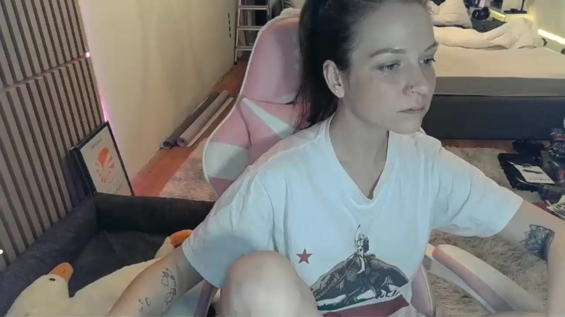 Gallery image thumbnail from Qi_ra's myfreecams stream on, 03/01/2026, 21:57 image 16 of 20