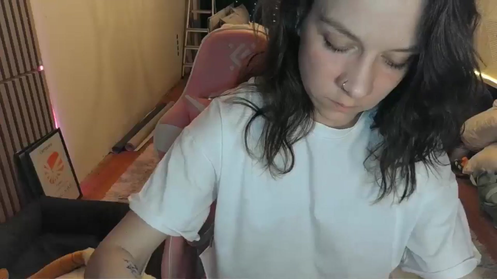 Gallery image thumbnail from Qi_ra's myfreecams stream on, 03/02/2026, 22:42 image 15 of 20