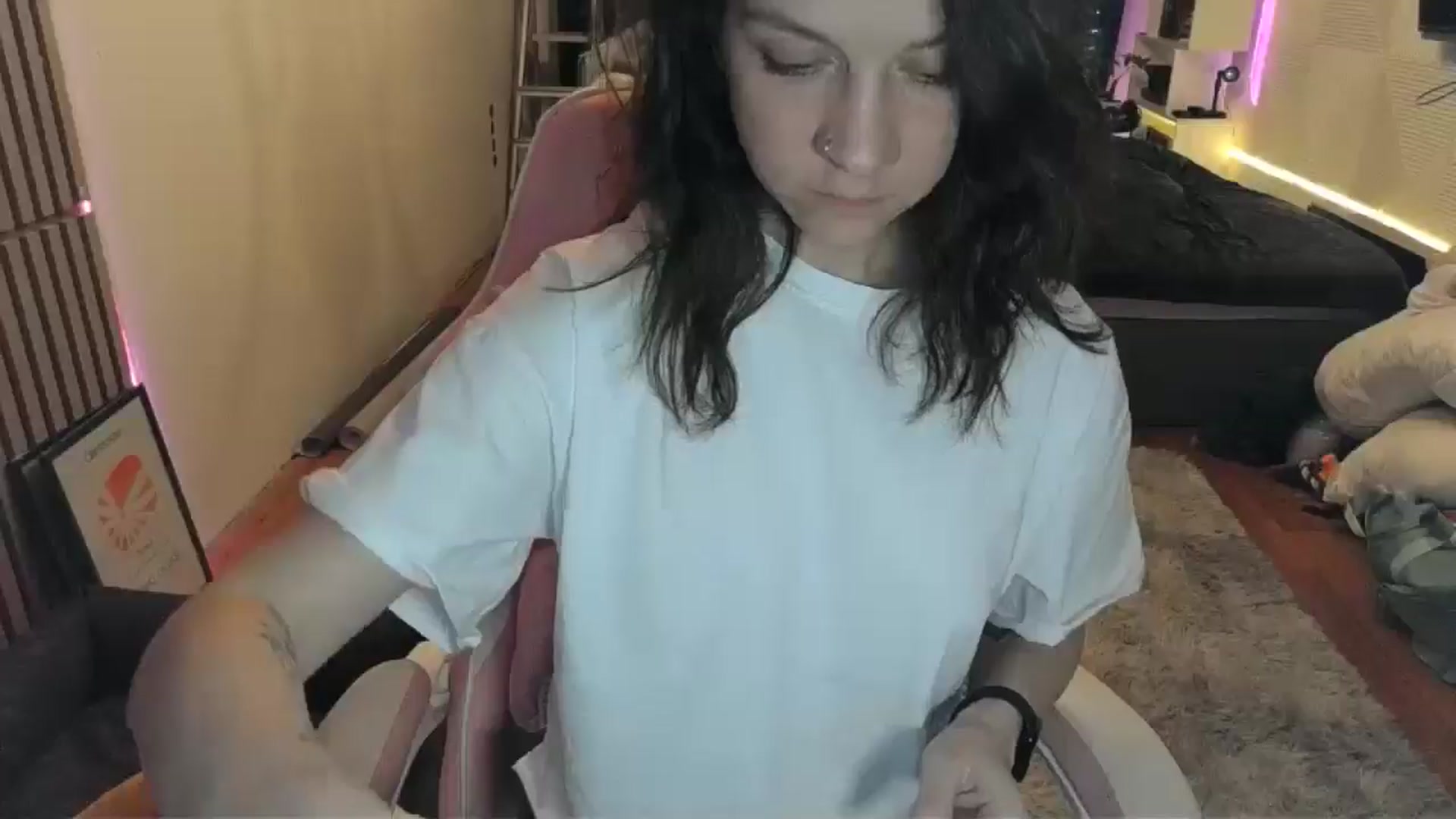 Gallery image thumbnail from Qi_ra's myfreecams stream on, 03/02/2026, 22:42 image 16 of 20