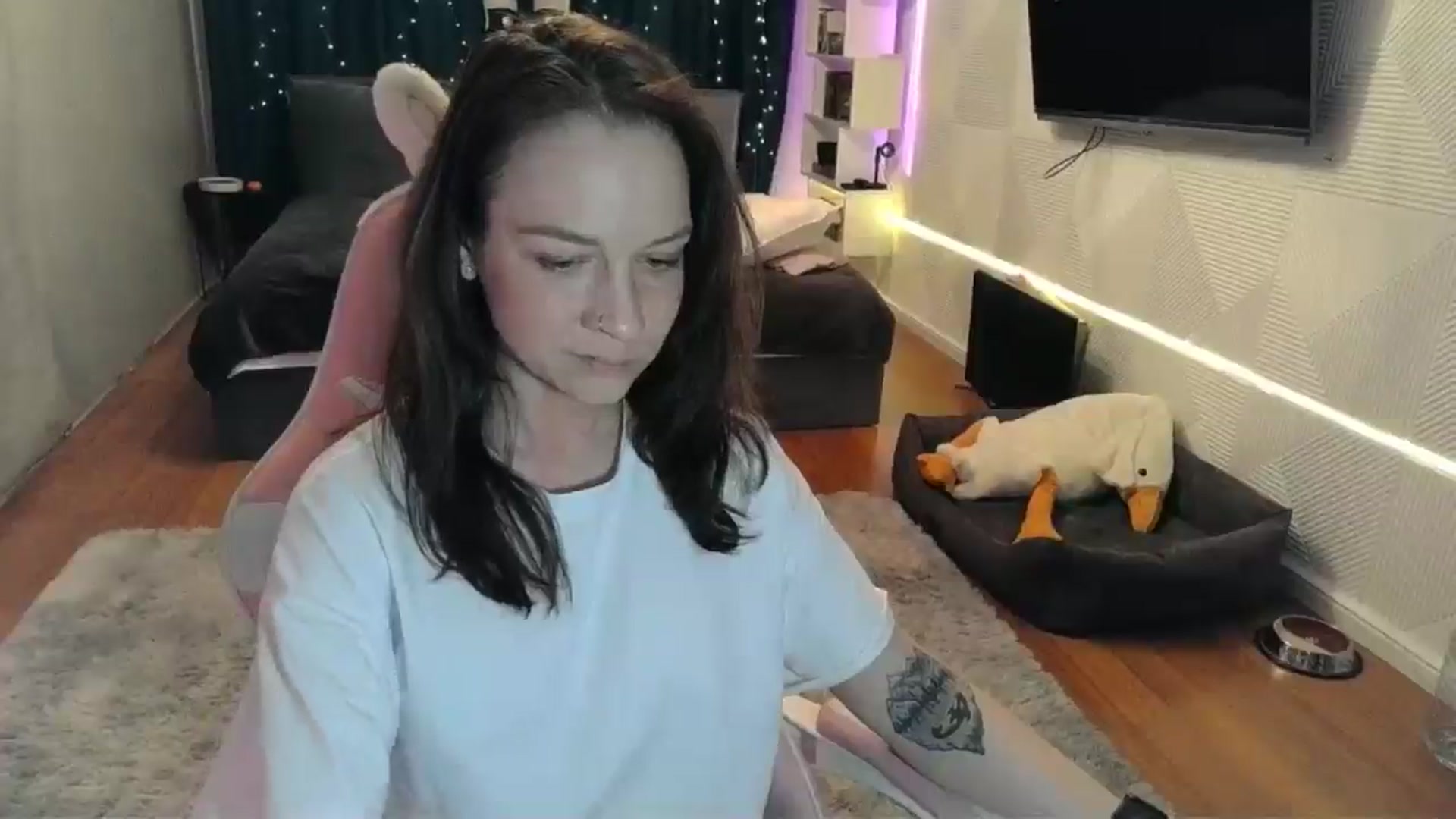 Gallery image thumbnail from Qi_ra's myfreecams stream on, 03/05/2026, 17:04 image 7 of 20