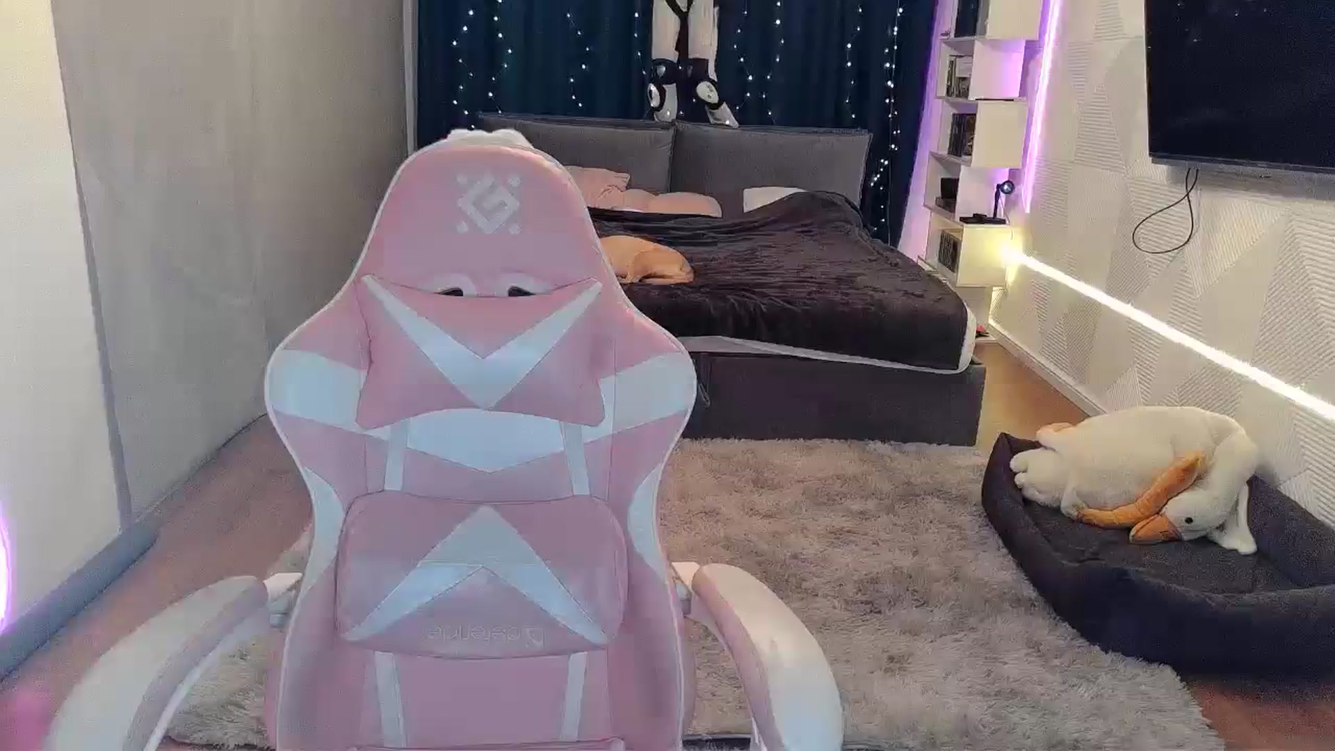 Gallery image thumbnail from Qi_ra's myfreecams stream on, 03/07/2026, 07:57 image 19 of 20