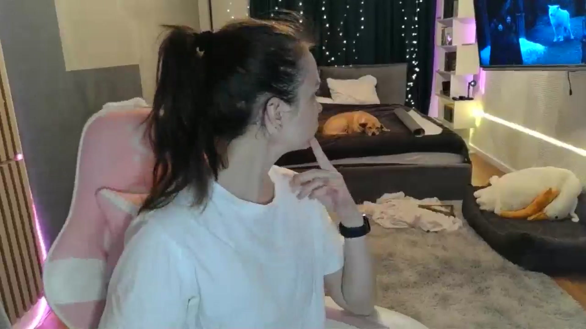 Gallery image thumbnail from Qi_ra's myfreecams stream on, 03/17/2026, 19:24 image 3 of 20