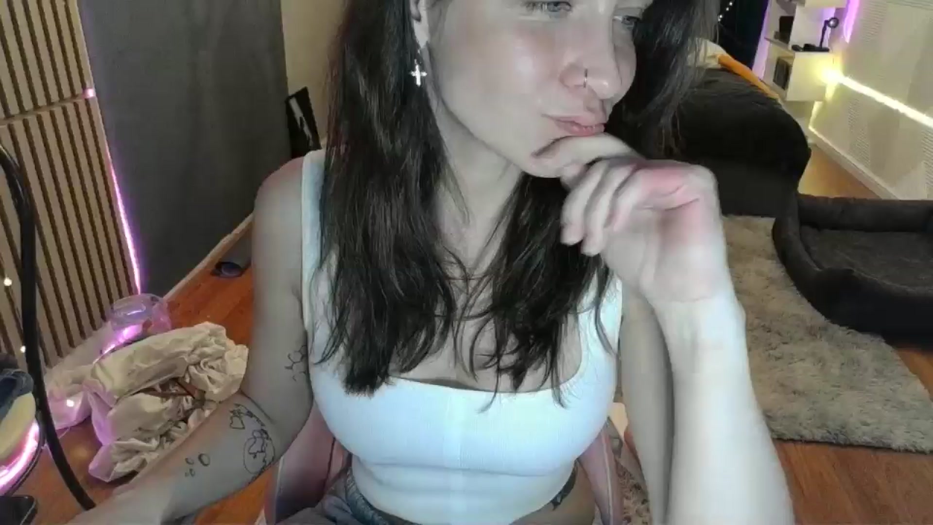 Gallery image thumbnail from Qi_ra's myfreecams stream on, 03/19/2026, 19:05 image 6 of 20