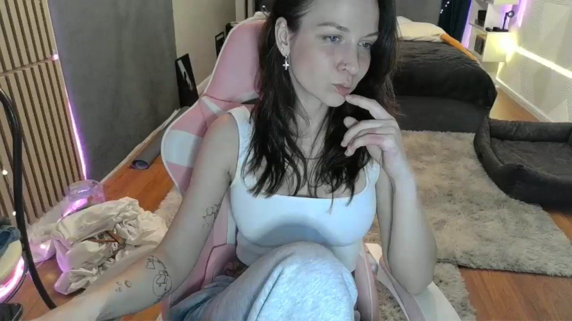 Gallery image thumbnail from Qi_ra's myfreecams stream on, 03/19/2026, 19:05 image 8 of 20