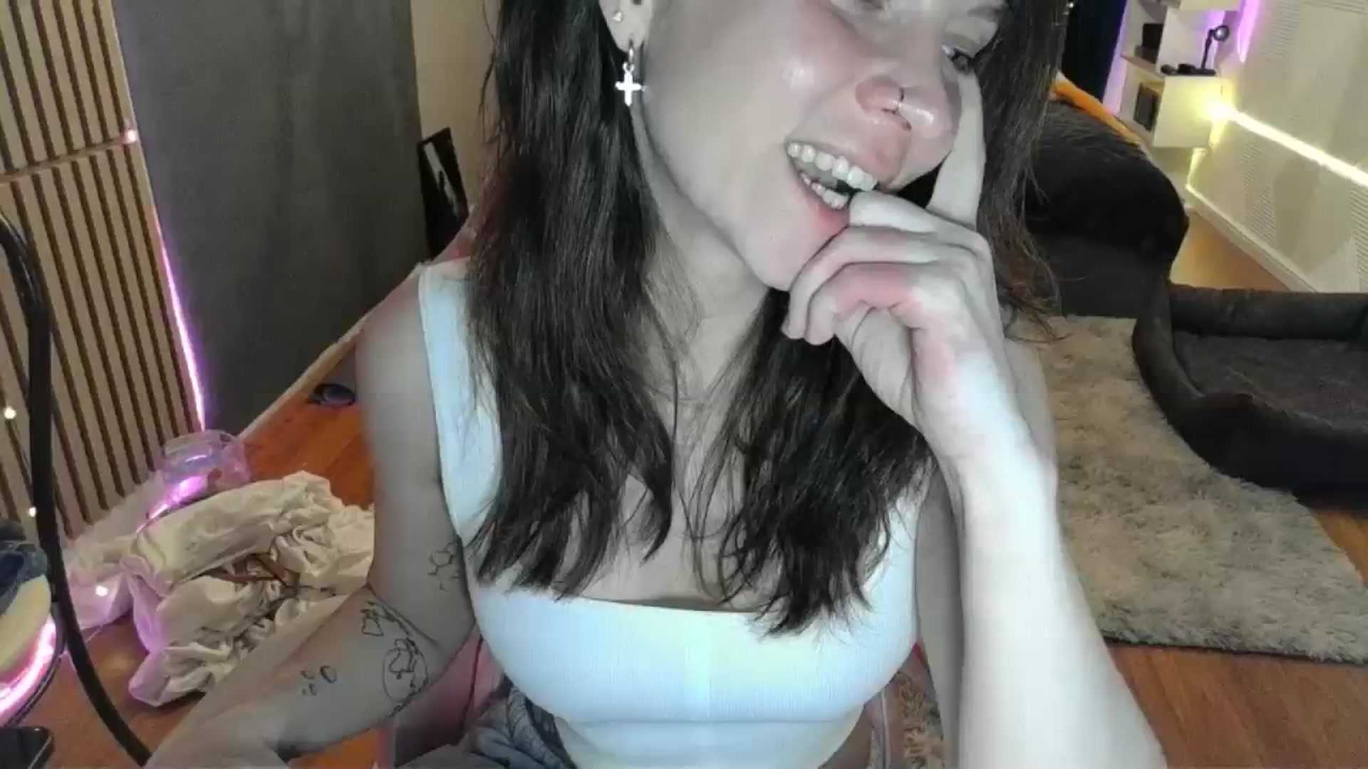 Gallery image thumbnail from Qi_ra's myfreecams stream on, 03/19/2026, 19:05 image 15 of 20