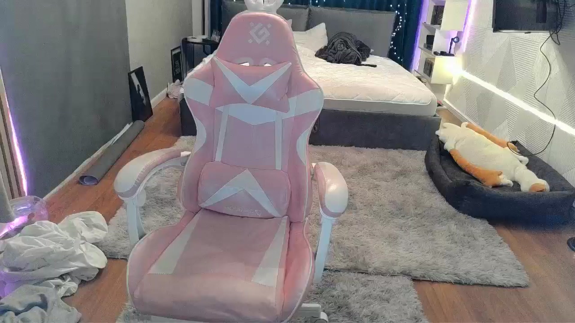 Gallery image thumbnail from Qi_ra's myfreecams stream on, 03/22/2026, 08:17 image 17 of 20