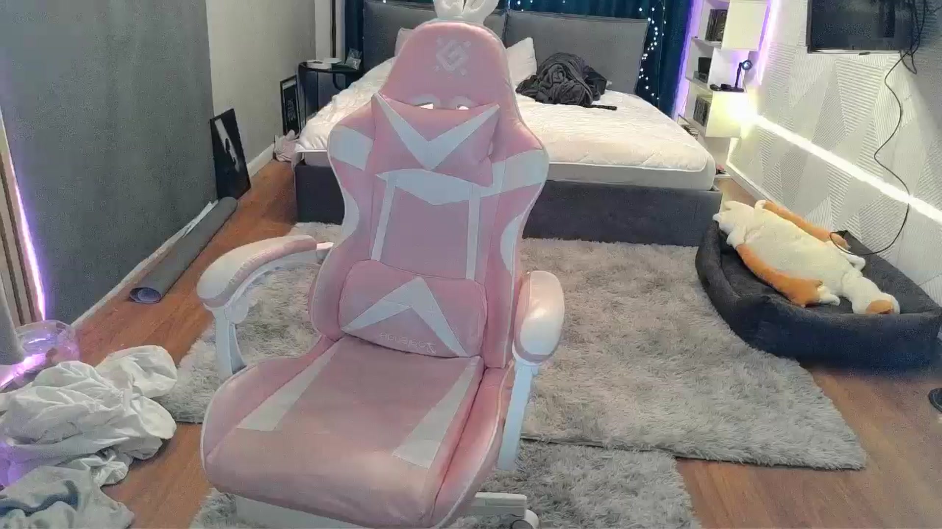 Gallery image thumbnail from Qi_ra's myfreecams stream on, 03/22/2026, 08:17 image 19 of 20