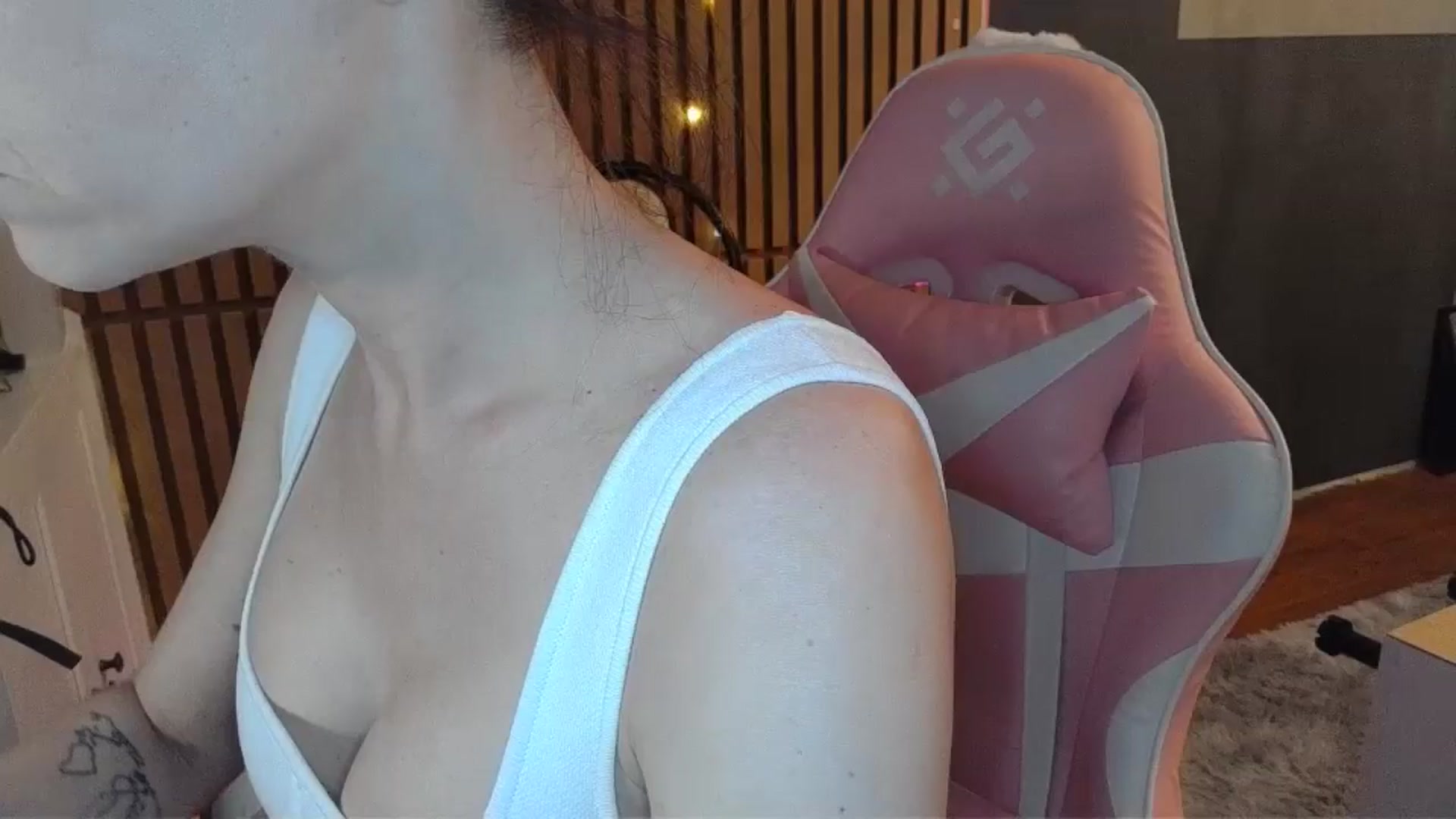 Gallery image thumbnail from Qi_ra's myfreecams stream on, 03/25/2026, 15:32 image 7 of 20
