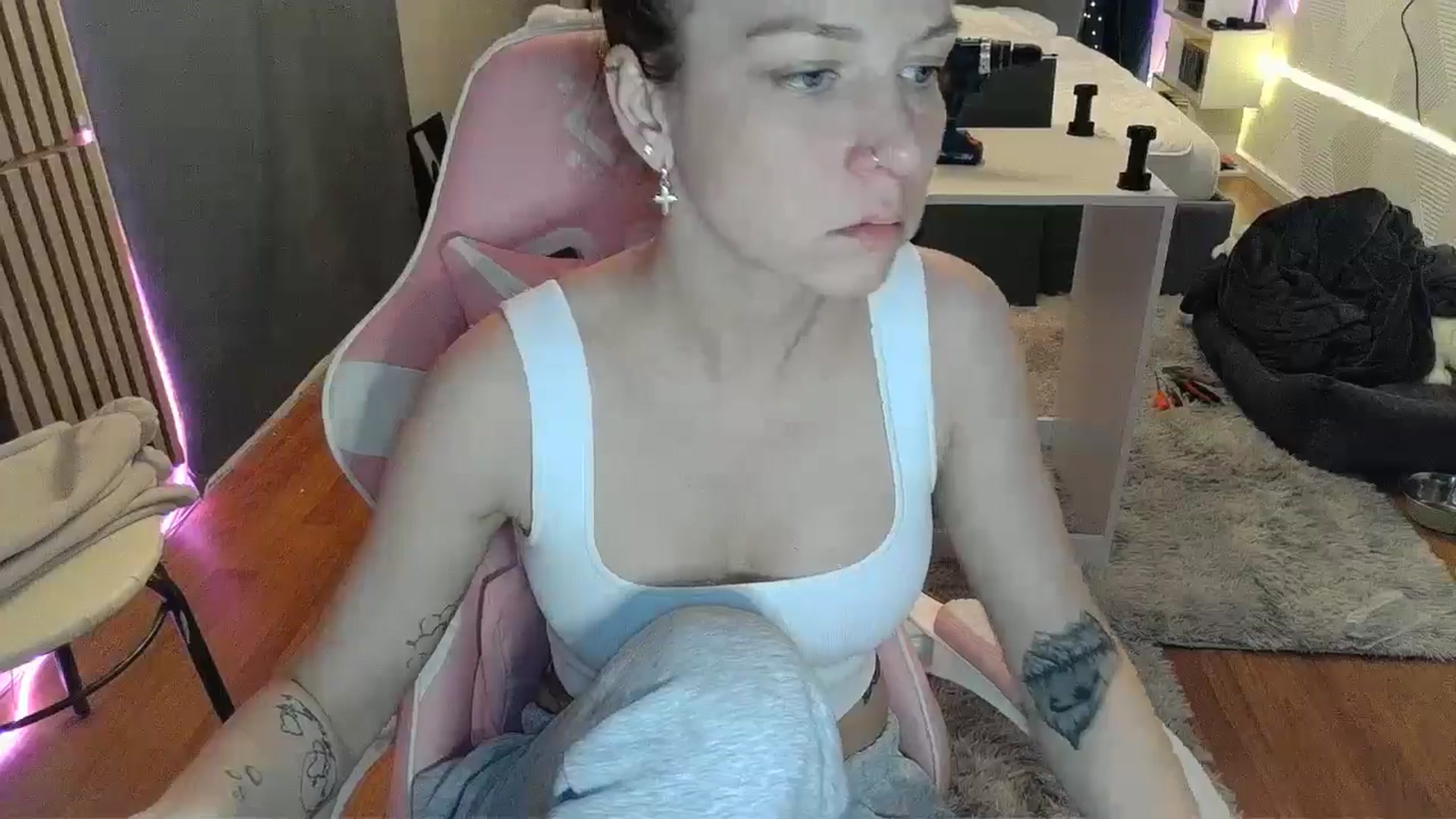 Gallery image thumbnail from Qi_ra's myfreecams stream on, 03/25/2026, 19:34 image 15 of 20