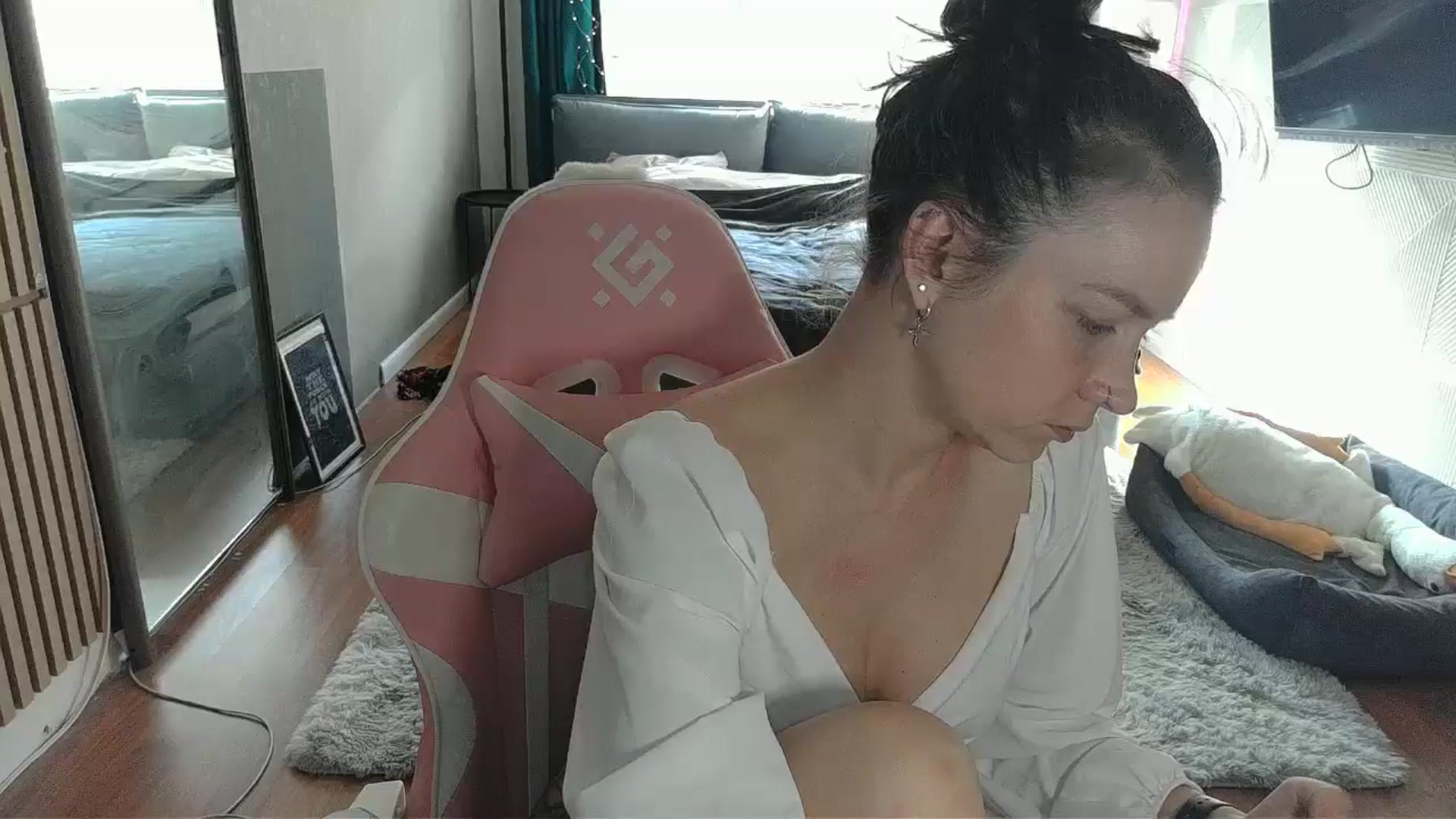Gallery image thumbnail from Qi_ra's myfreecams stream on, 04/12/2026, 14:36 image 5 of 20