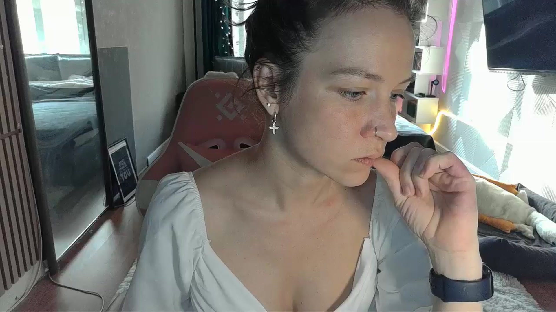Gallery image thumbnail from Qi_ra's myfreecams stream on, 04/12/2026, 14:36 image 17 of 20